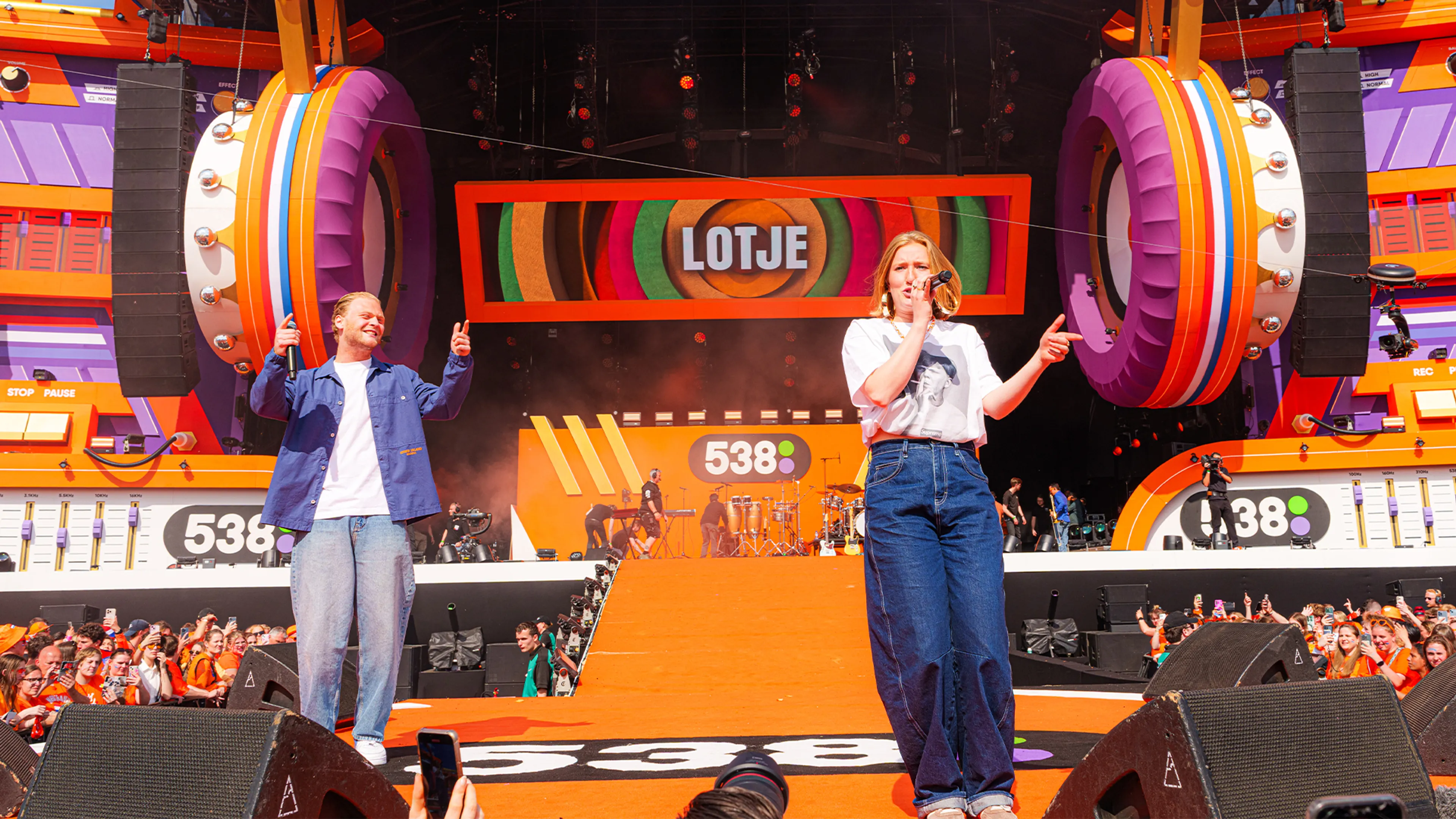 40.000 man zingt mee met Lotje op 538 Koningsdag!