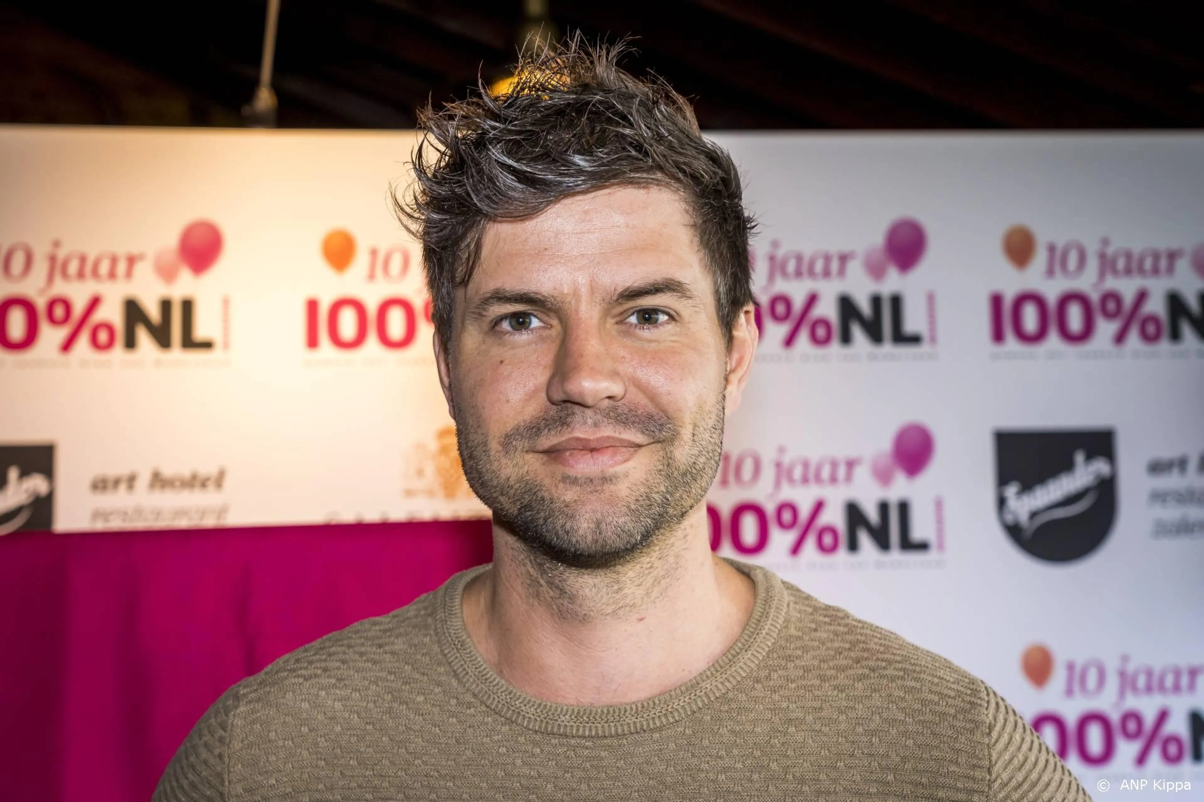 Simon Keizer probeert grijs haar te verbergen