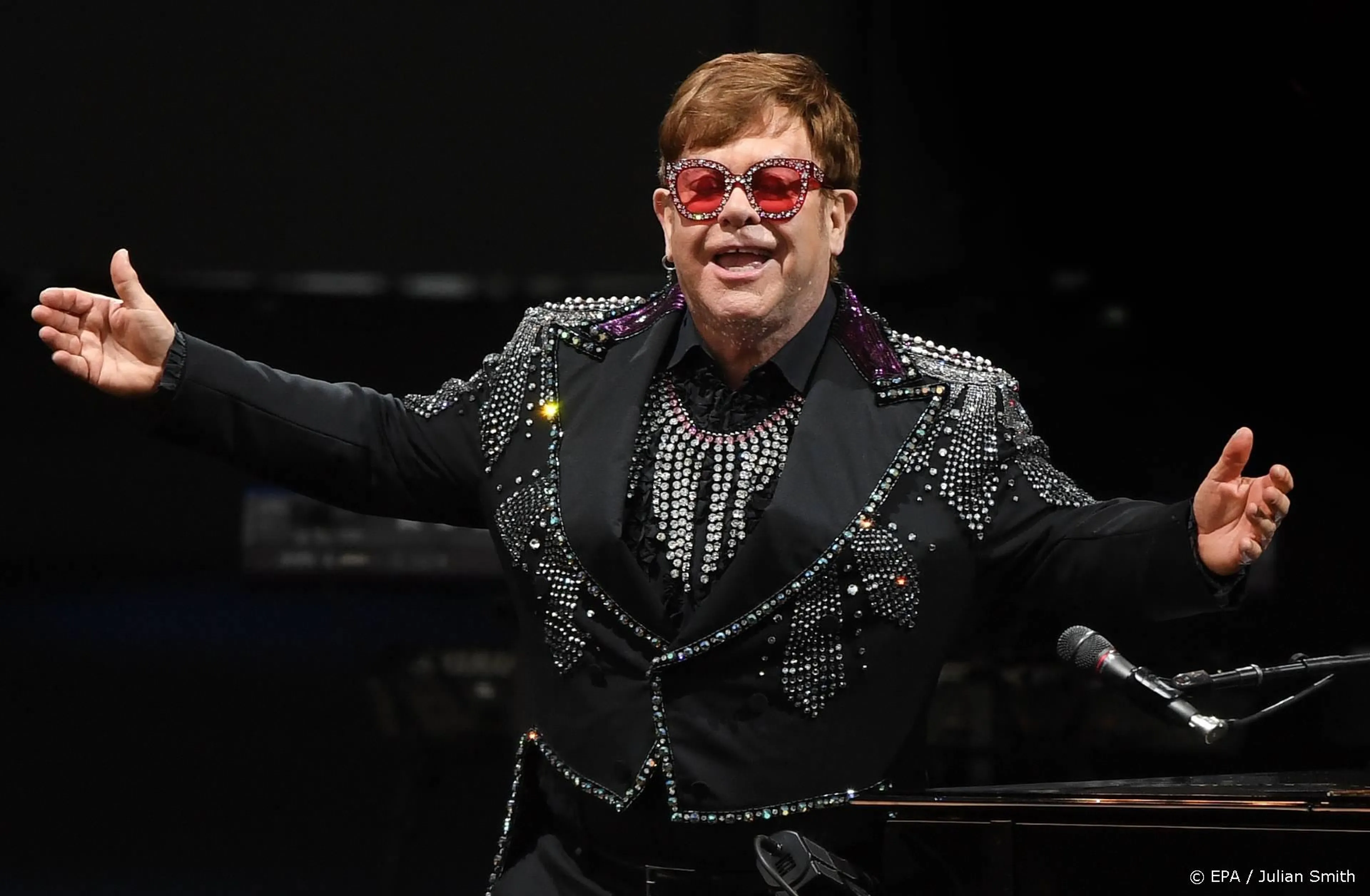 Wow! Elton John enige artiest met Britse hits in zes decennia