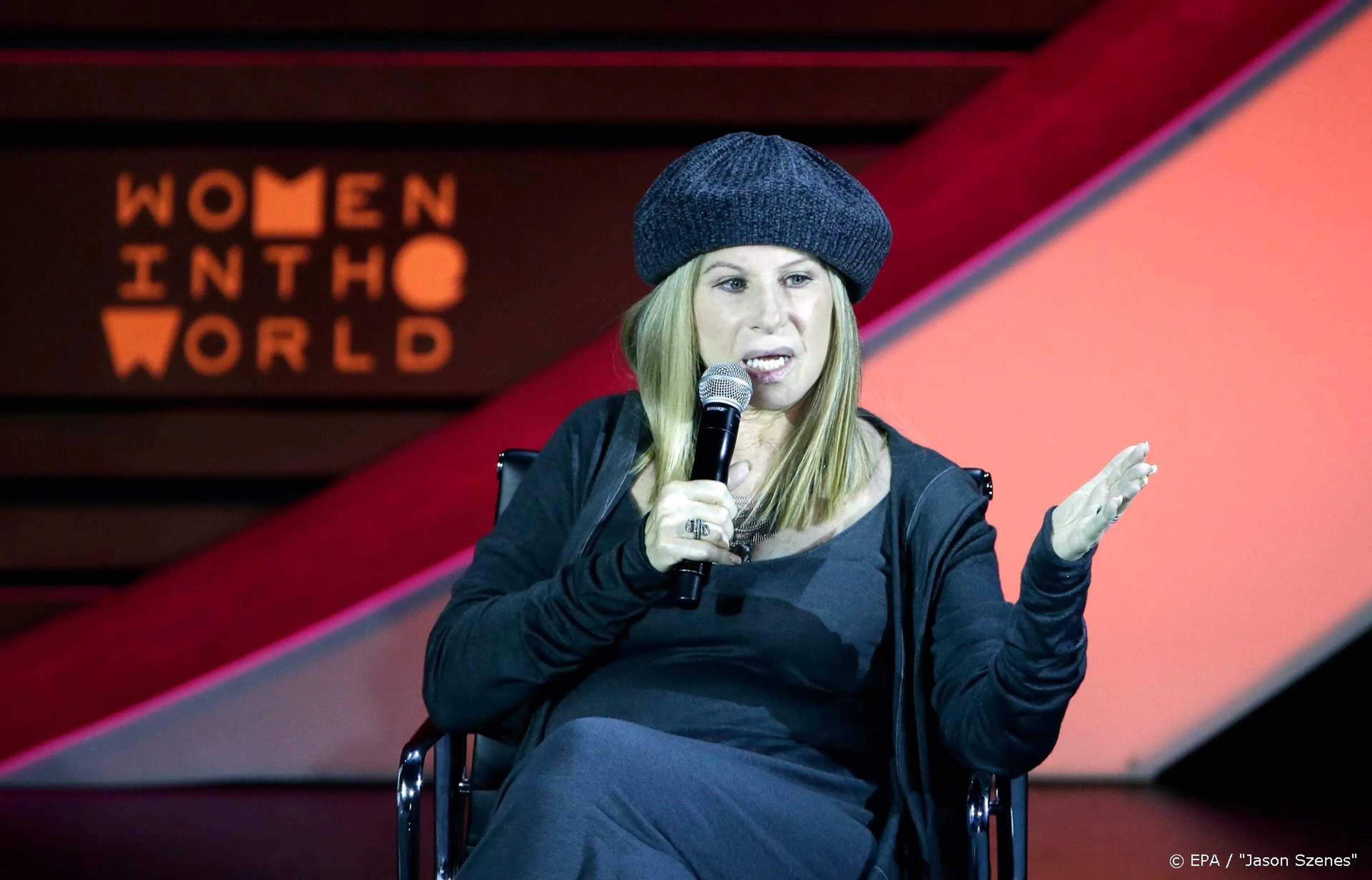 Dochter George Floyd krijgt Disney-aandelen Barbra Streisand