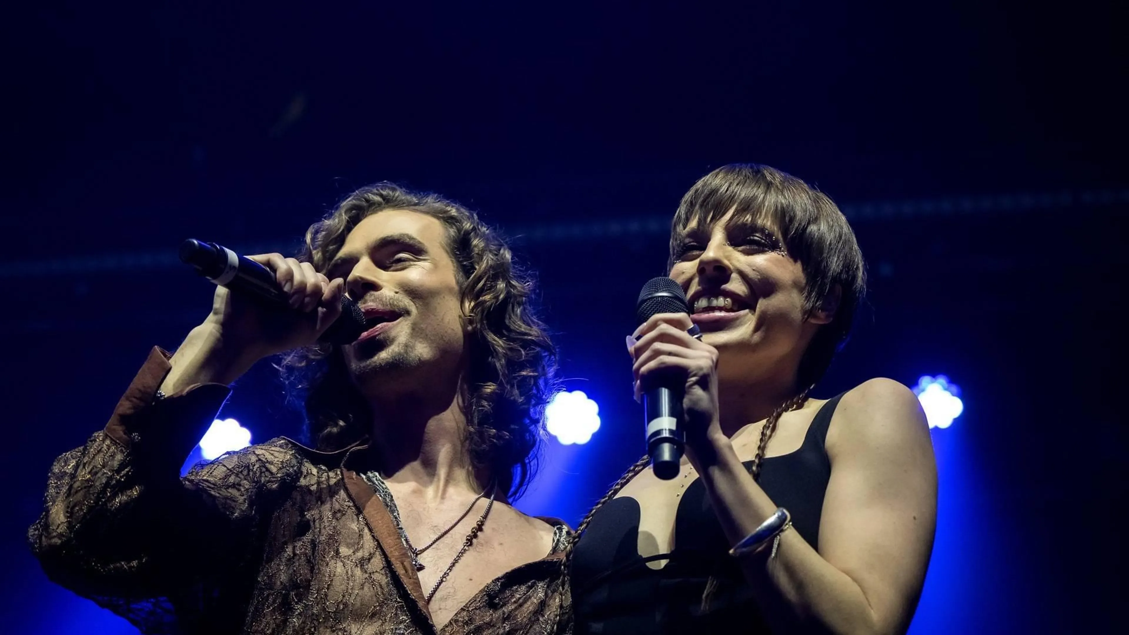 Zo gaat het nu met Mia en Dion na de repetities in Liverpool