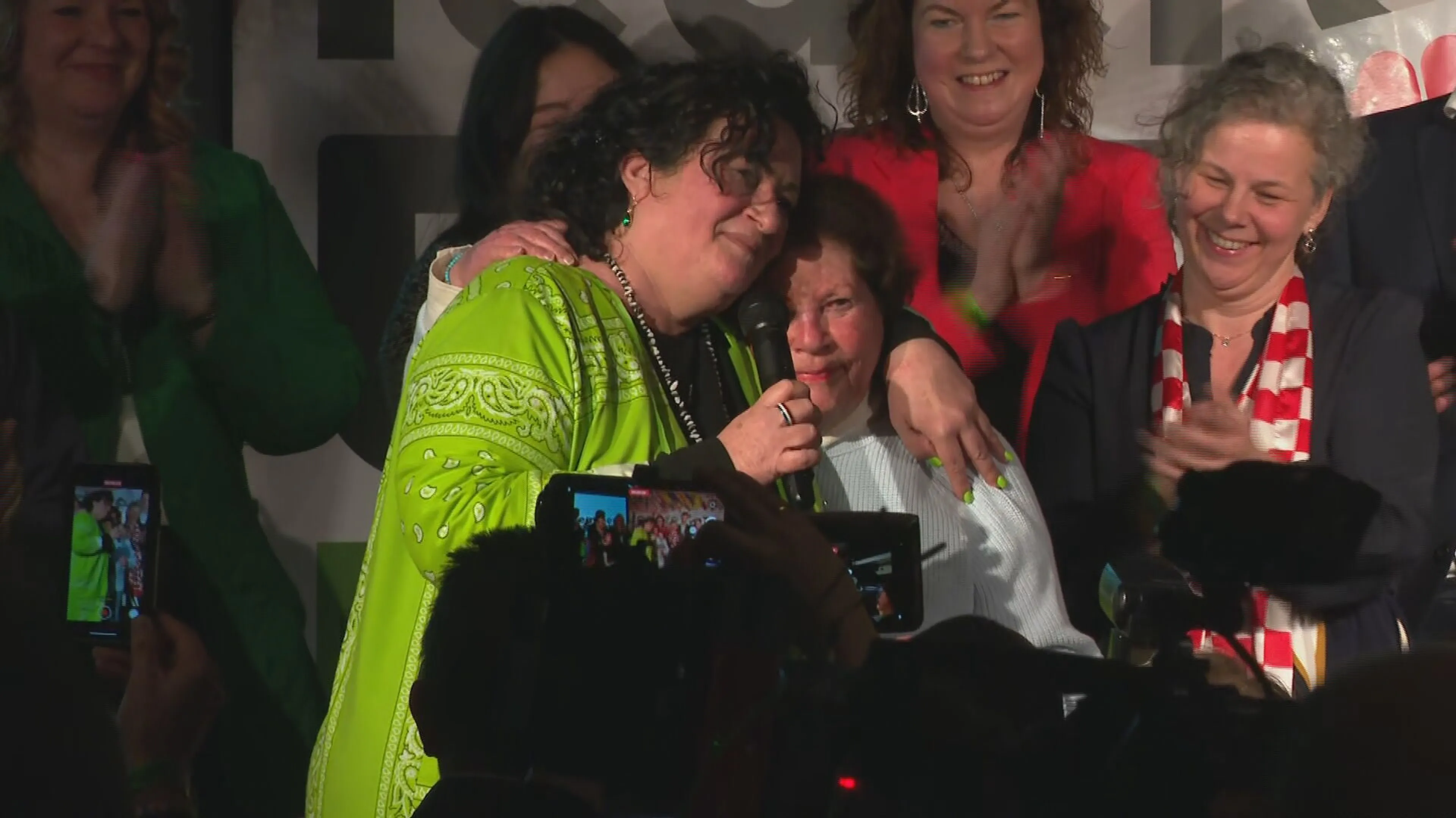 Van der Plas in overwinningsspeech na monsterzege: 'Wat is hier gebeurd?'