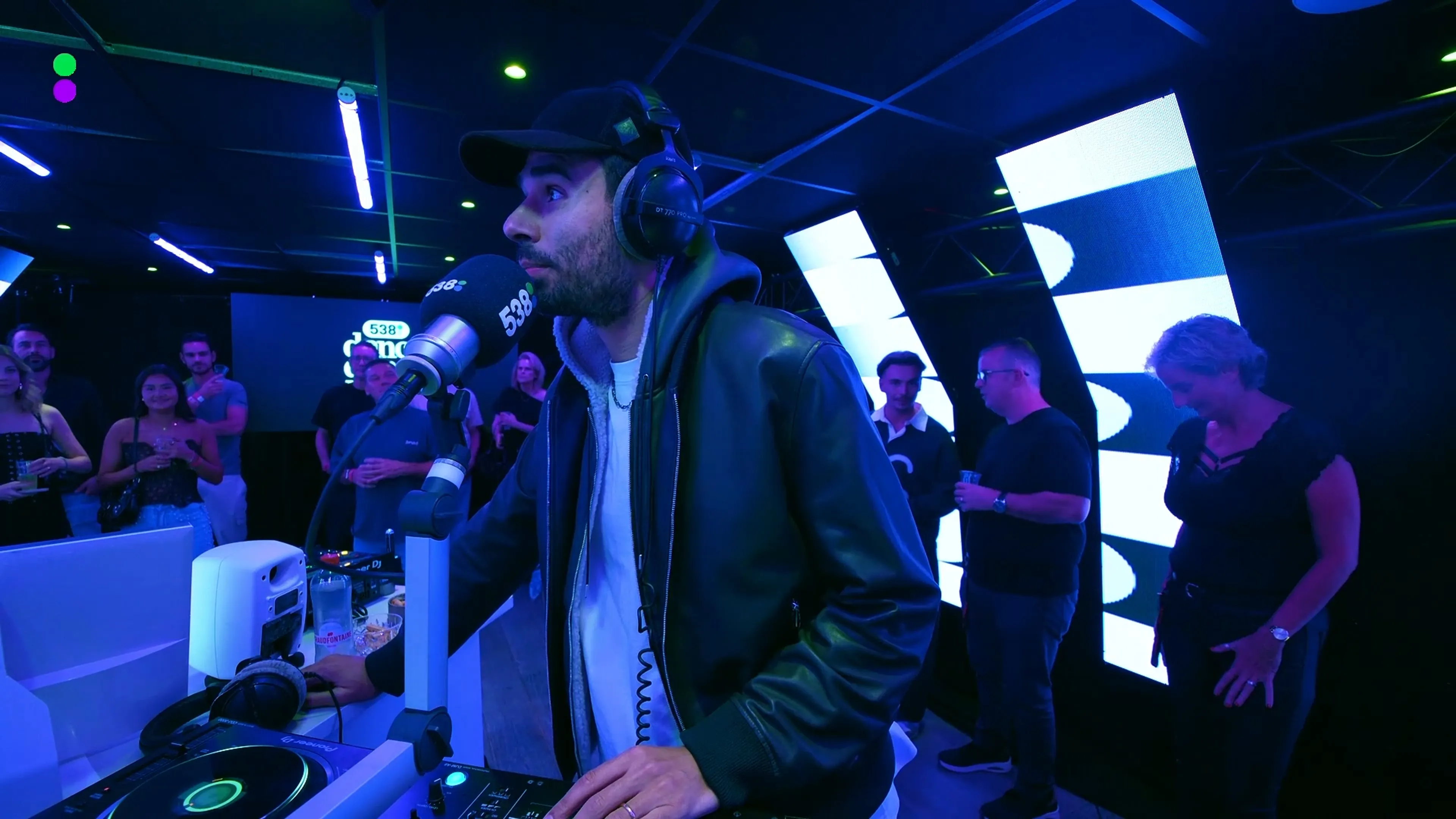 Armin van Buuren en Afrojack trappen Dance Department vanaf AMF af!