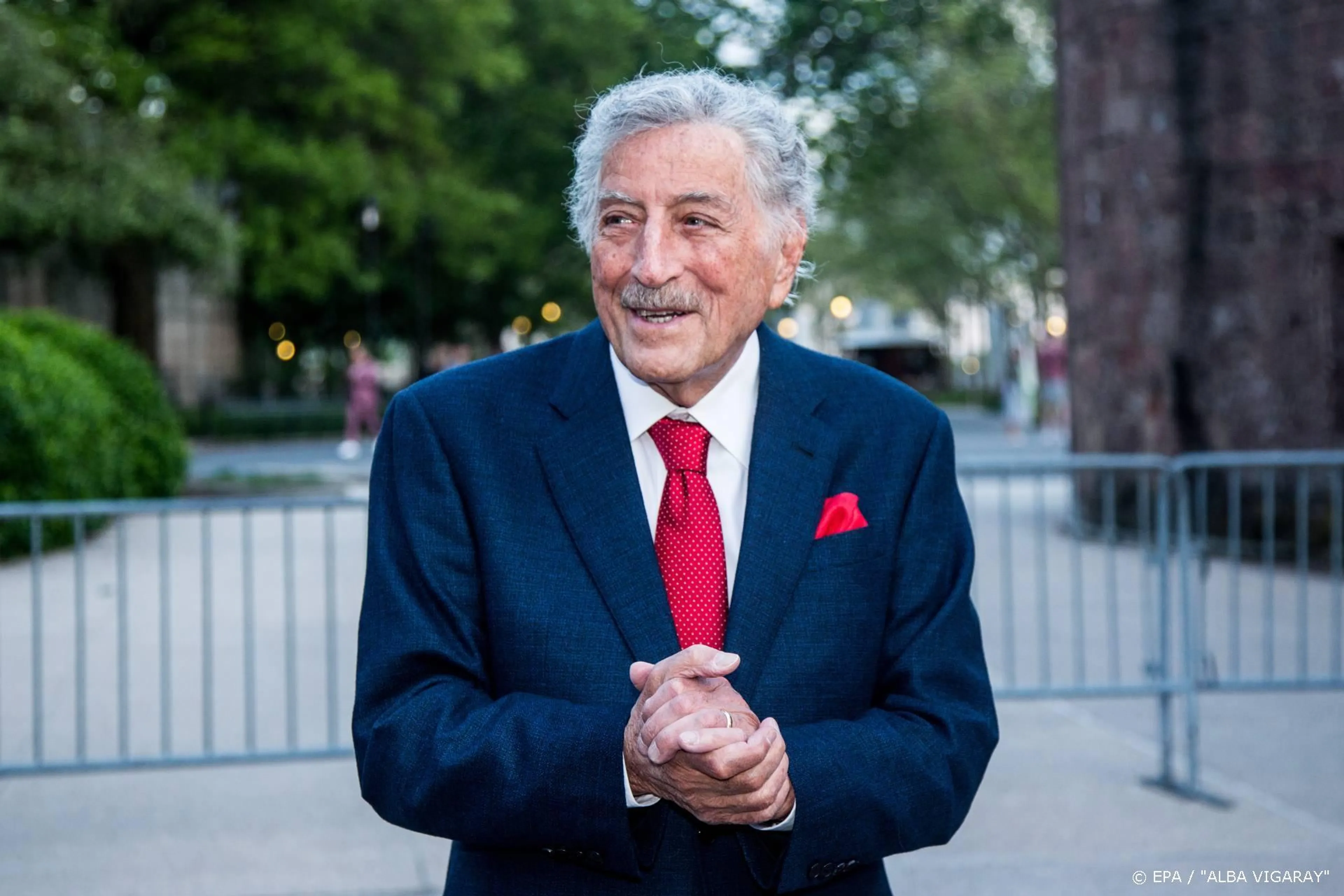 Sterren feliciteren Tony Bennett met 94e verjaardag