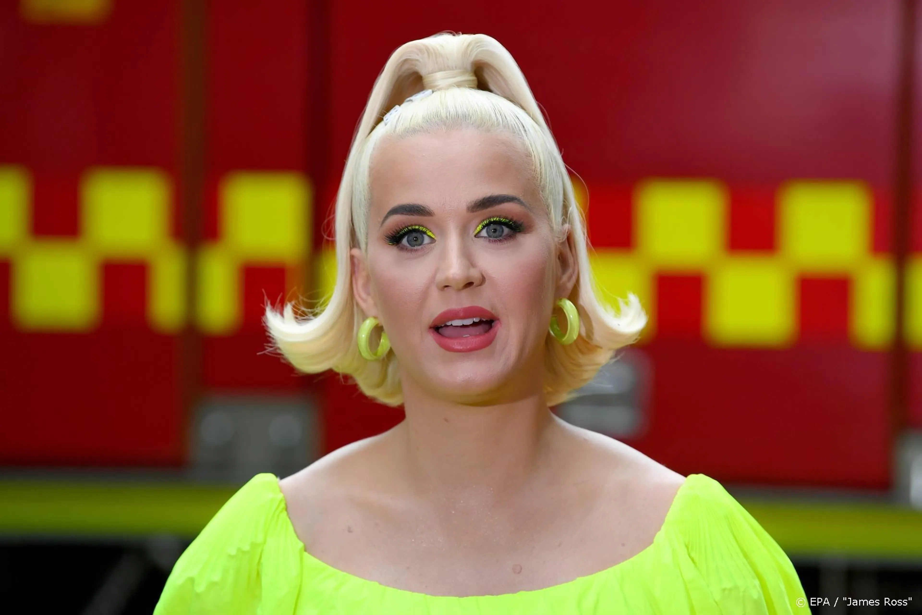 Katy Perry wuift gerucht over 'peettante' Jennifer Aniston weg
