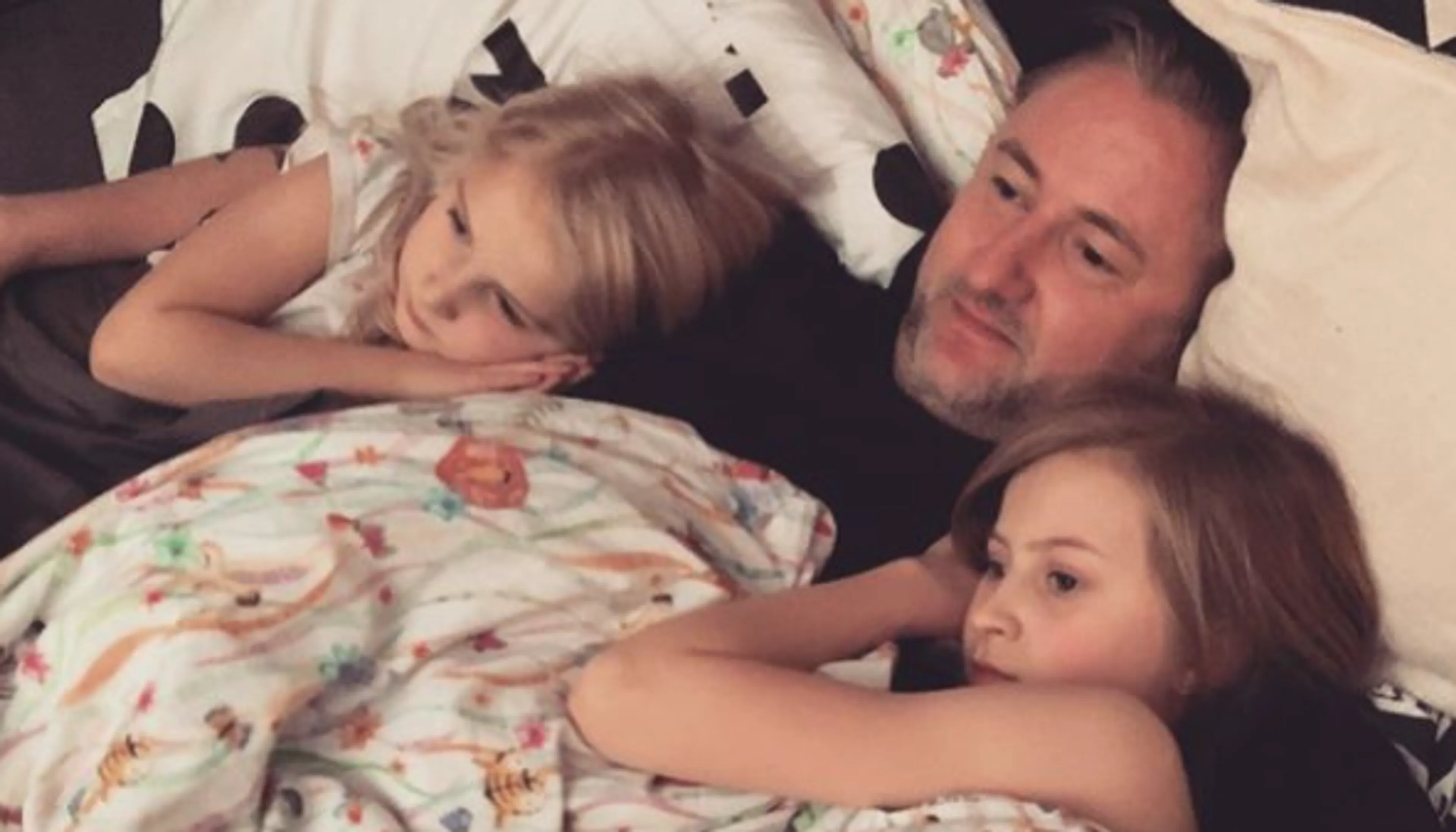 ZIEN: Dennis Weening apetrots op dochter