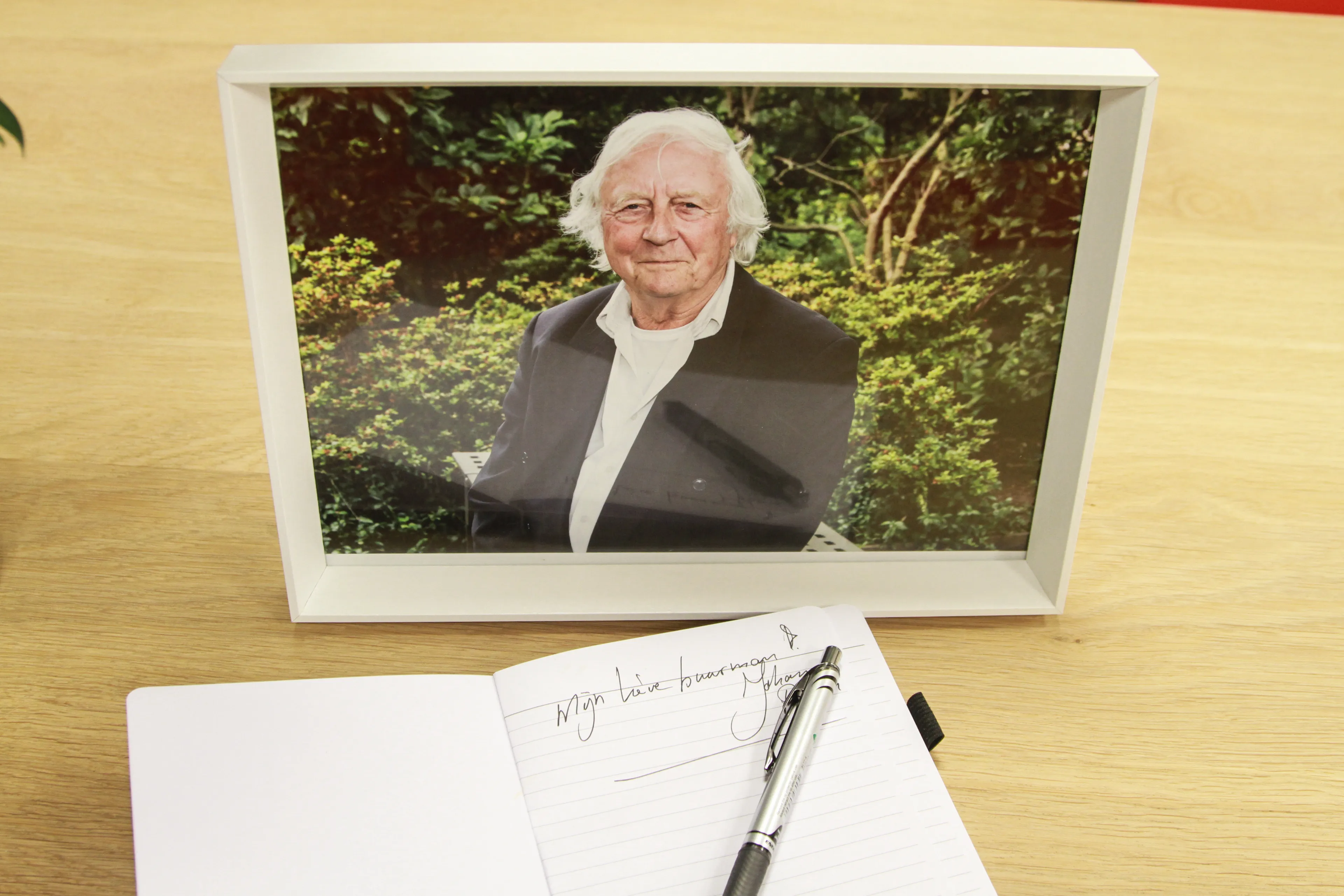 Condoleanceregister Aart Staartjes overspoeld met persoonlijke berichtjes