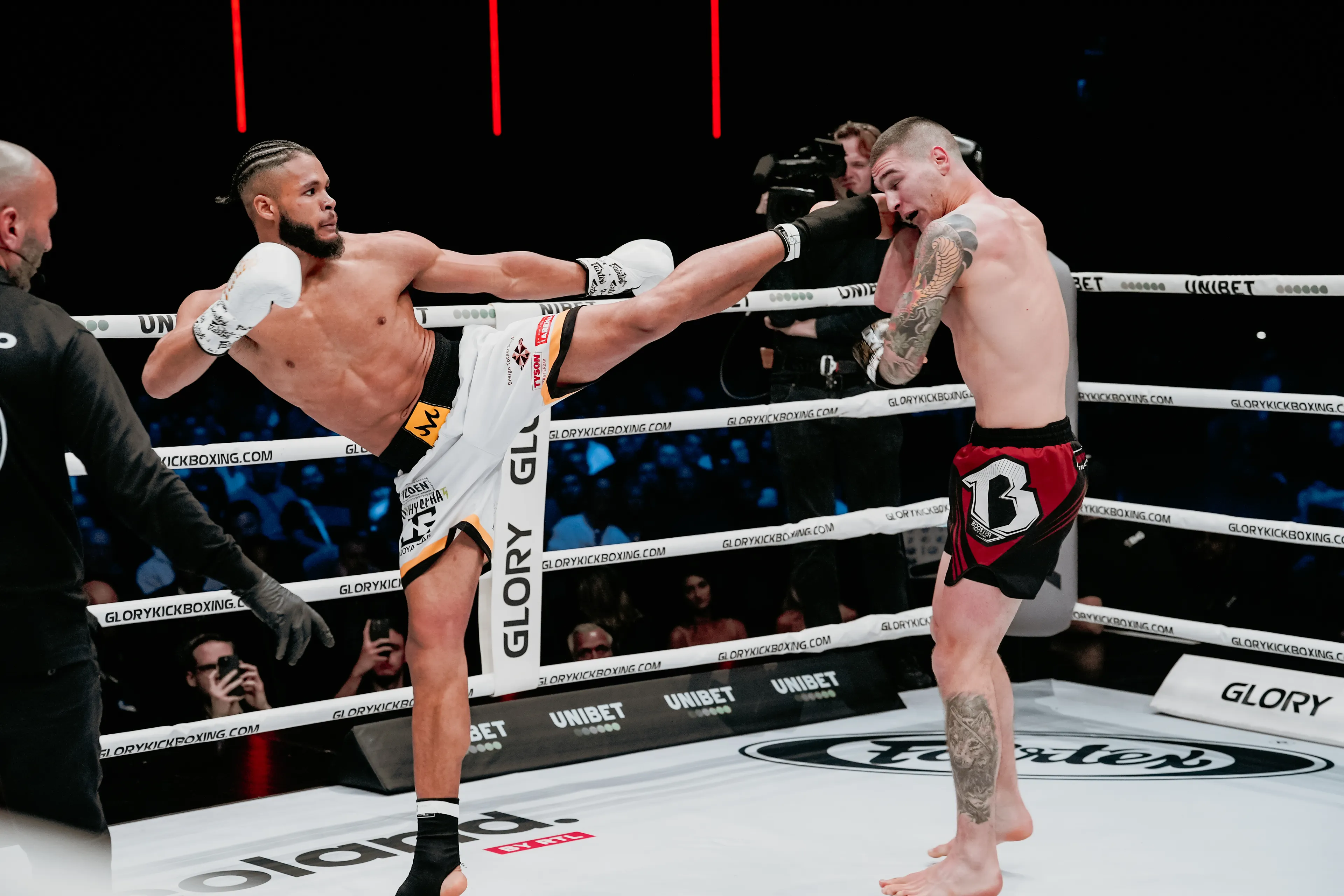 Welterweight kampioen Kwasi verdedigt titel tijdens GLORY 109