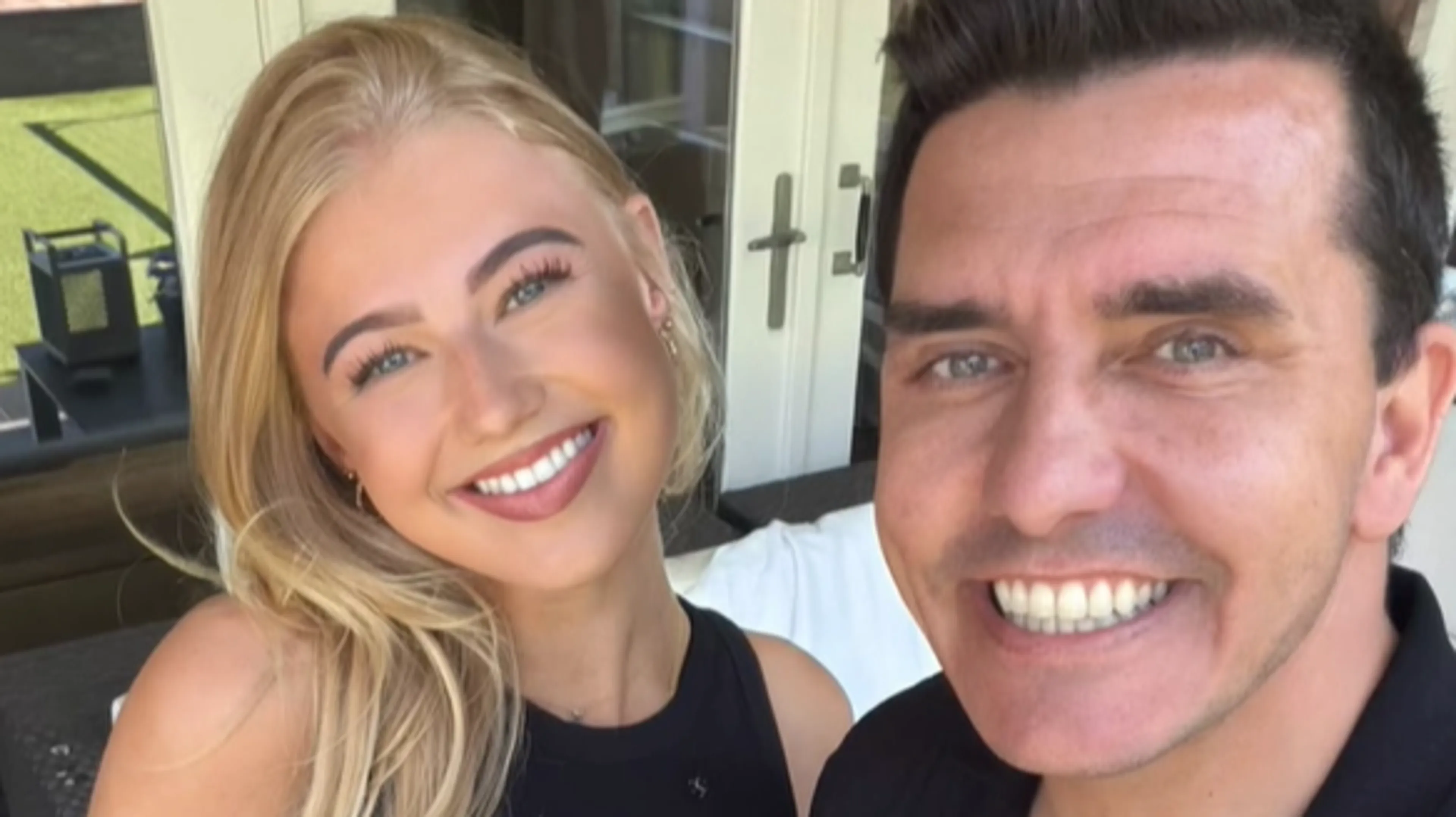 Jan Smit door het dolle heen: 'Fem is geslaagd voor haar rijbewijs'