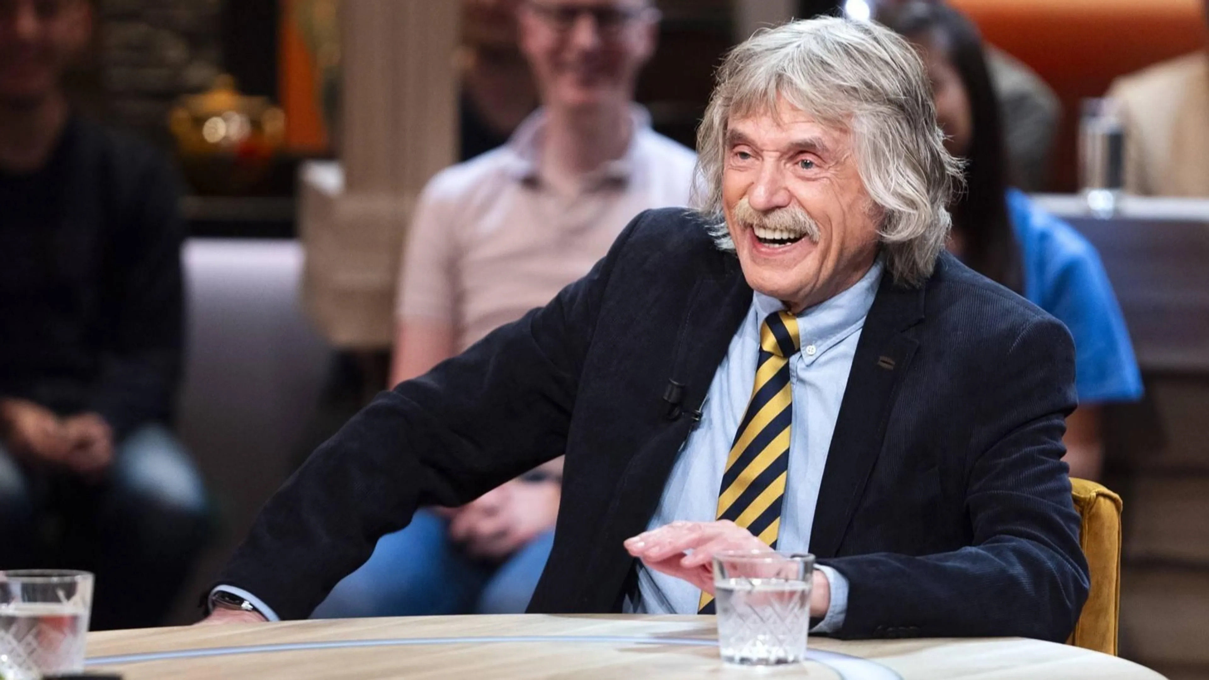 Johan Derksen: 'We moeten winnen, ik ben mateloos populair'