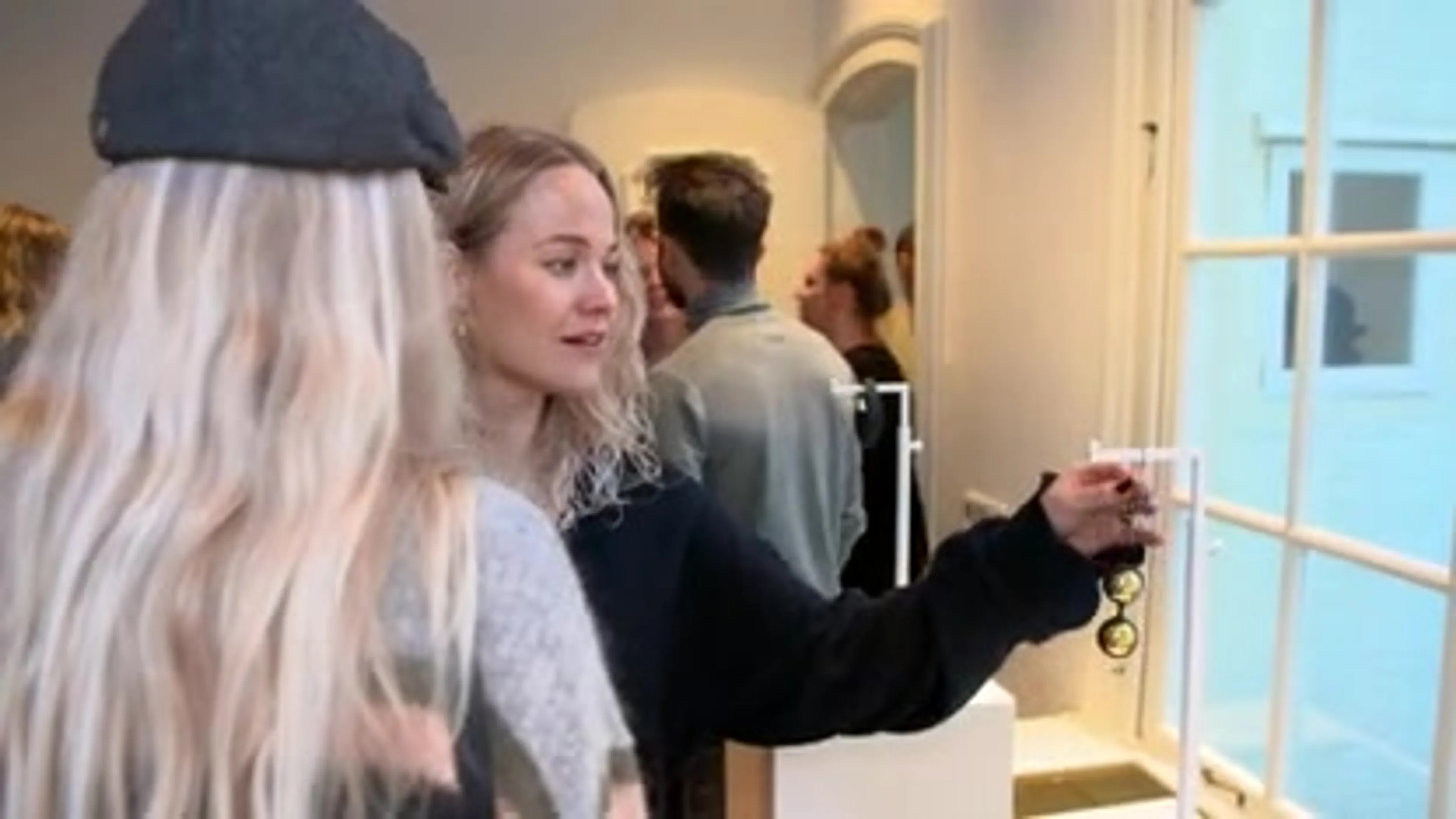 Heleen opent seksspeeltjes-expo