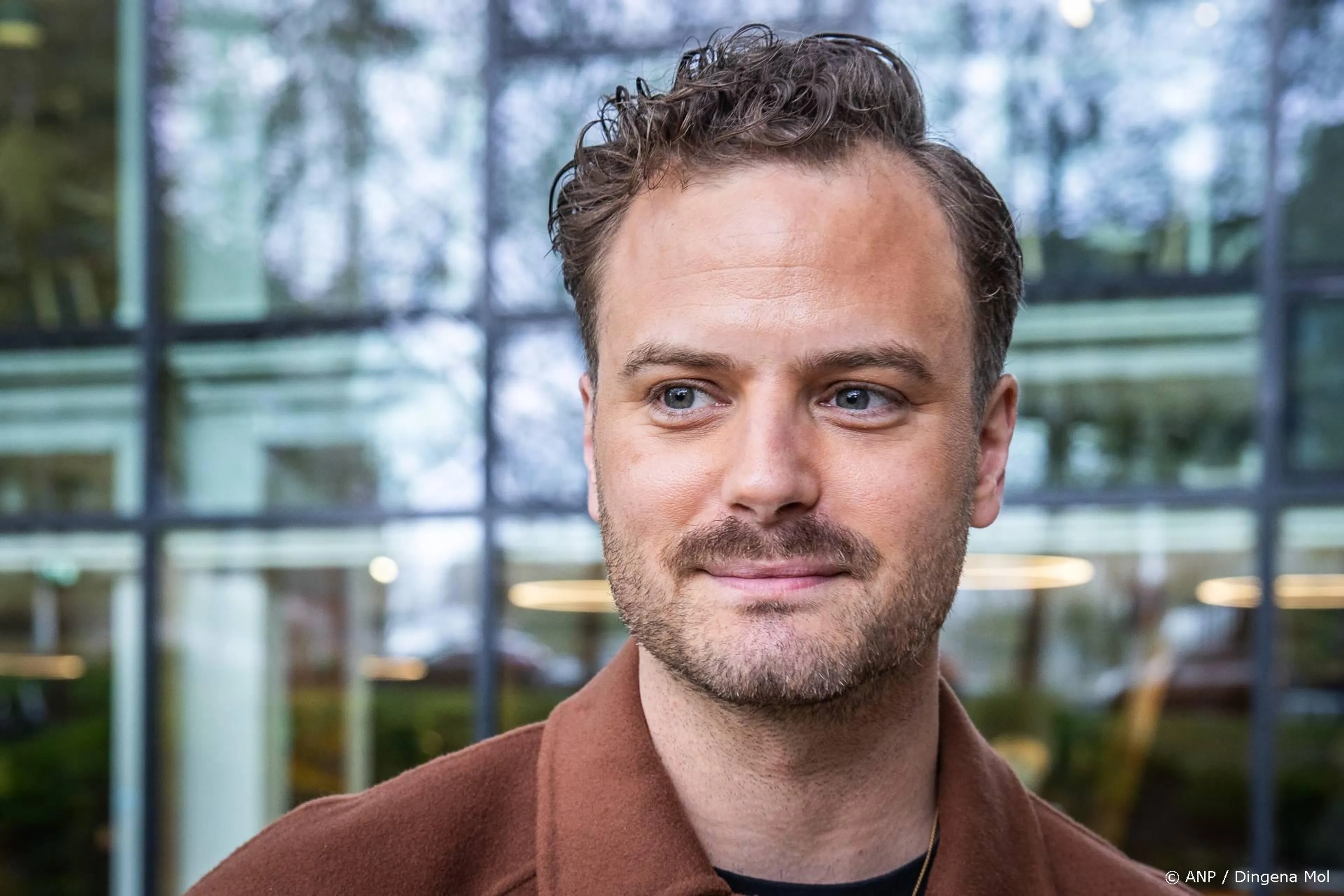 Jim Bakkum gaat de theaters in met kerstshow