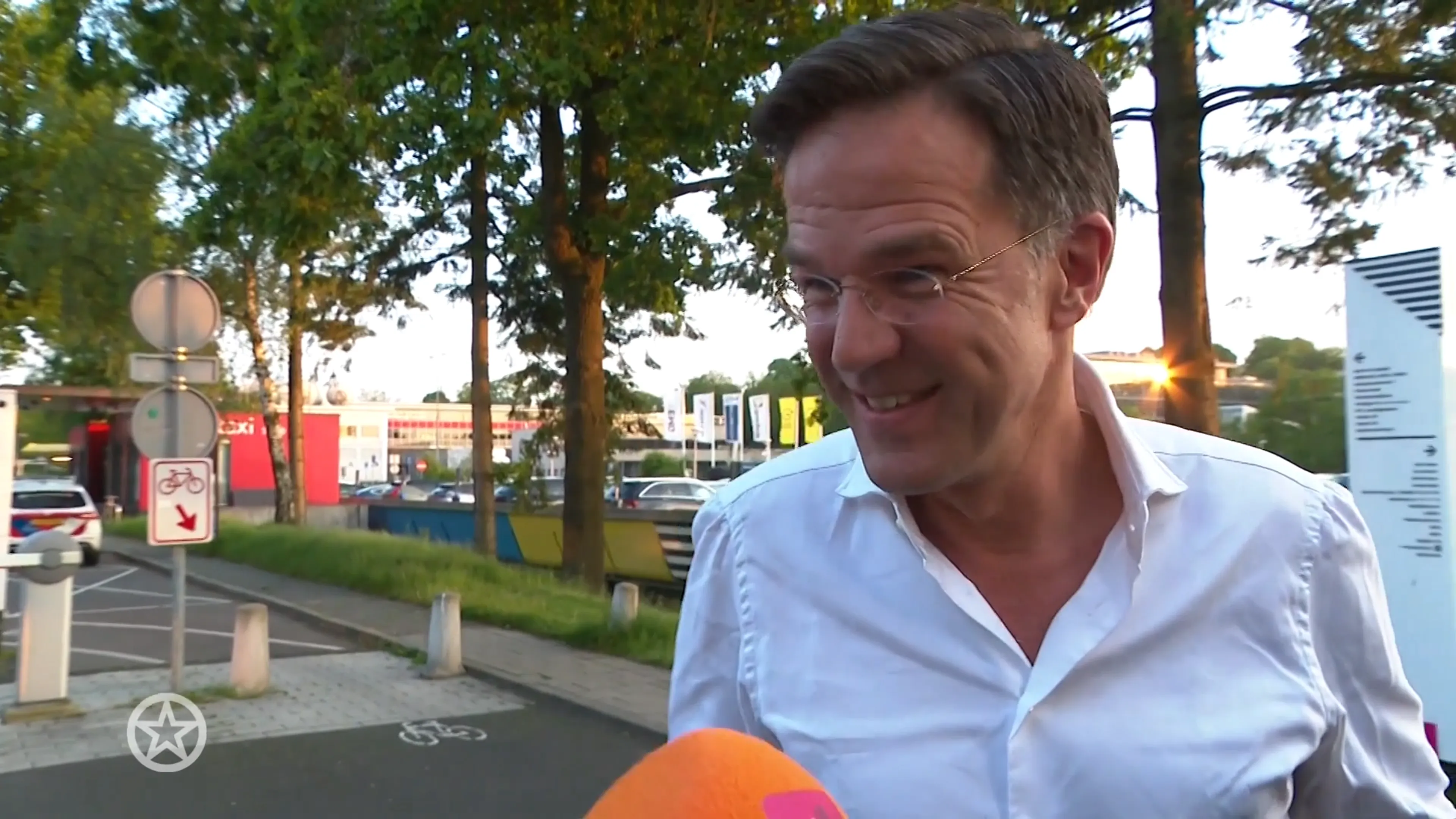 Mark Rutte maakt enorme blunder op uitvaart