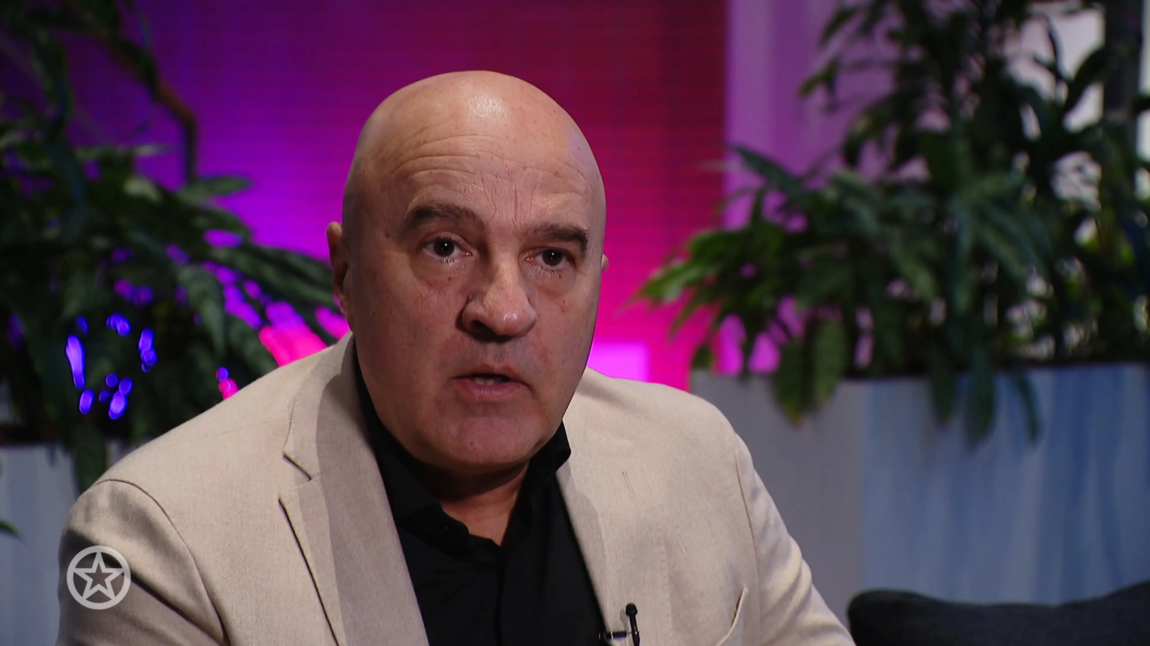 BN'ers gaan los op John van den Heuvel