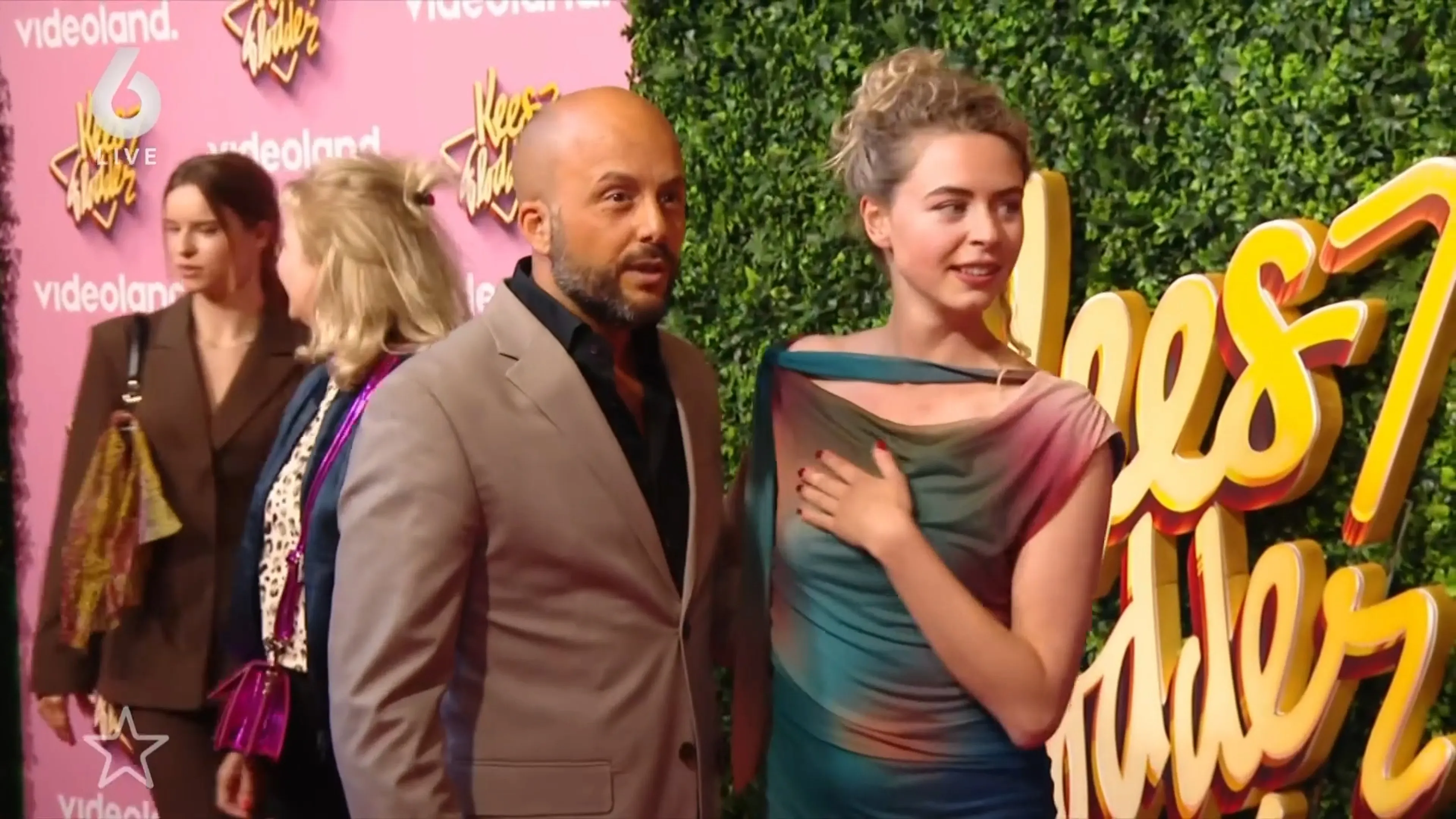 Regisseur Jon Karthaus verschijnt met nieuwe liefde bij Kees Flodder-première