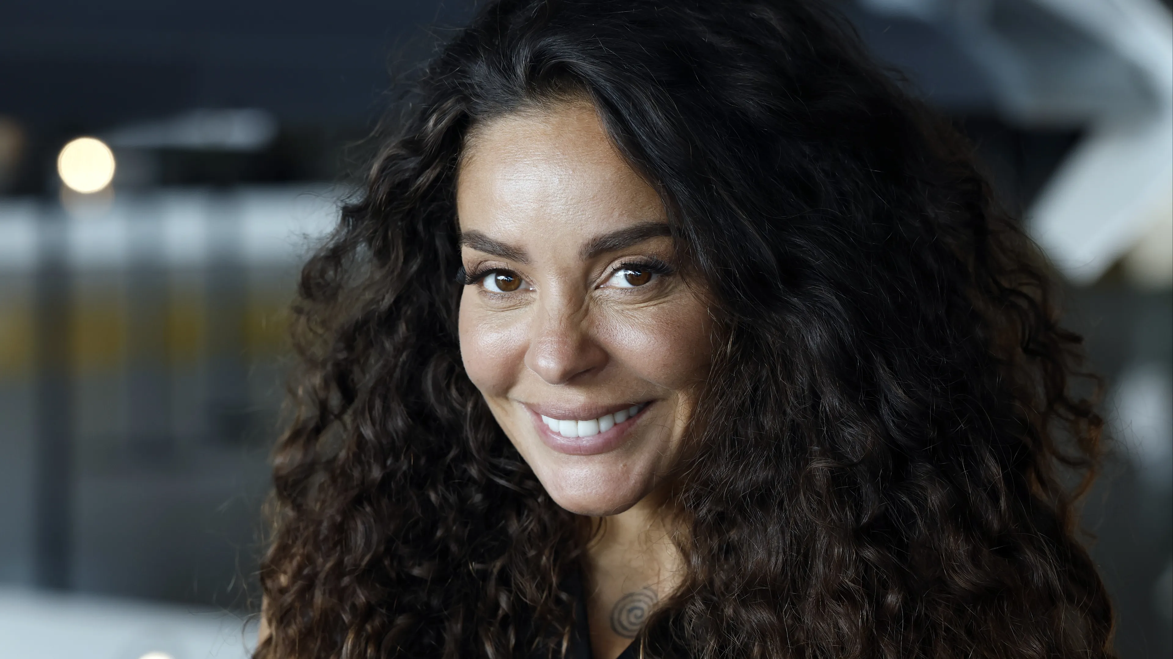Fajah Lourens rekent af met haters: 'Negatieve comment is een cadeau'