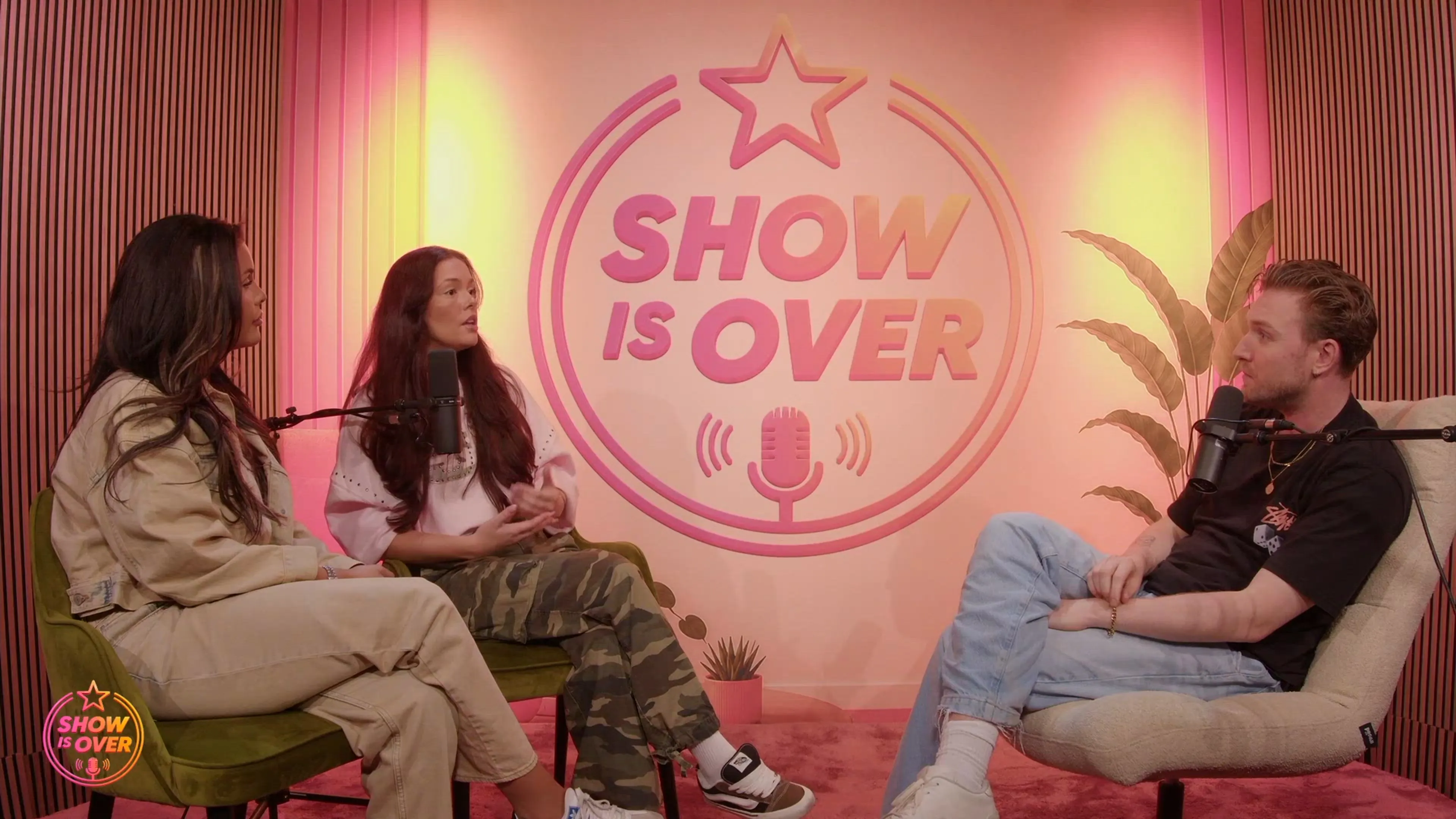 Kenzy en Zoë van Good Luck Guys halen vertellen hoe Jay Zwarts echt is
