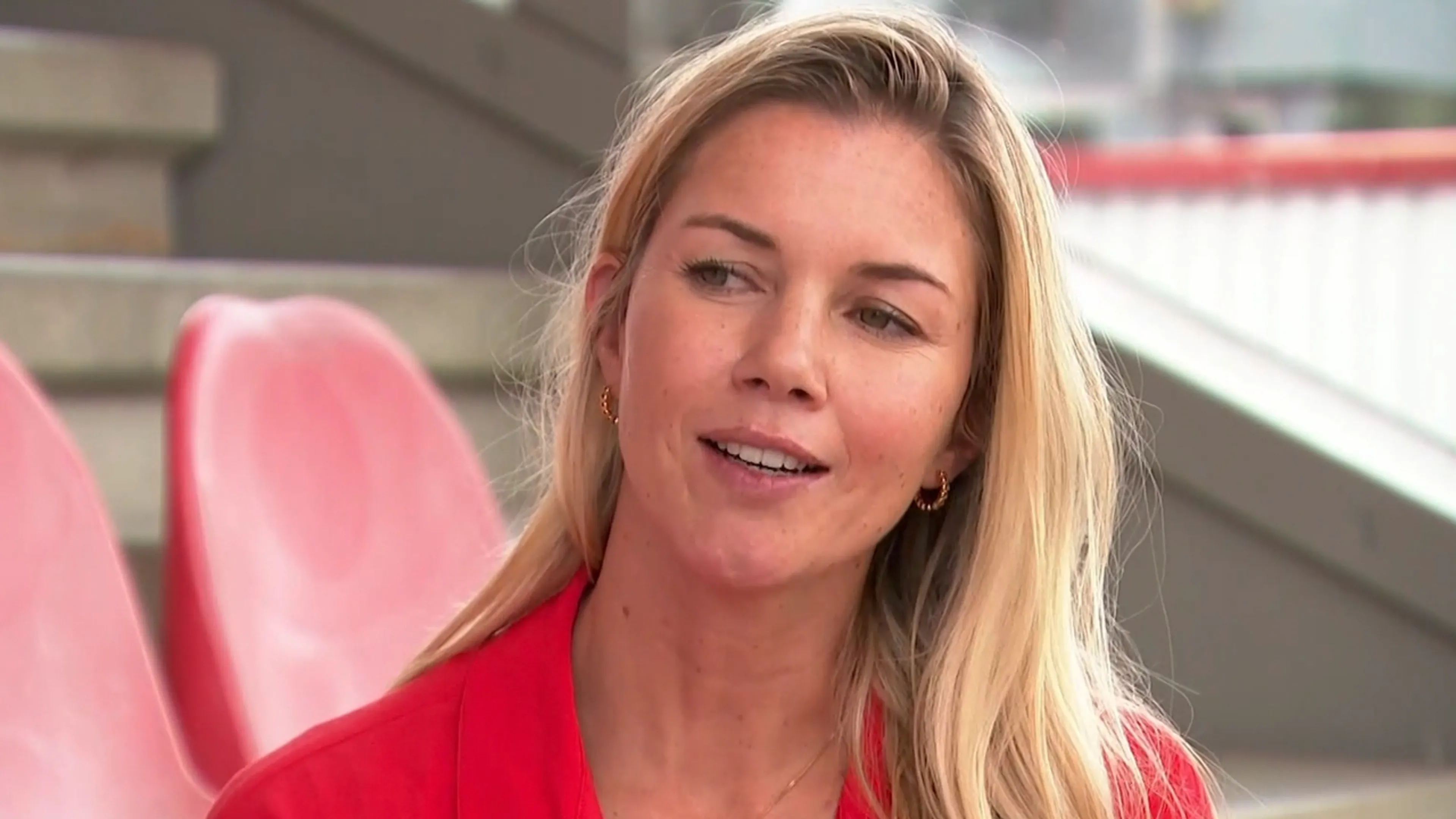 Anouk Hoogendijk: 'Als ik 80 zou zijn, zou ik verliefd zijn op die man' (Vandaag Inside)