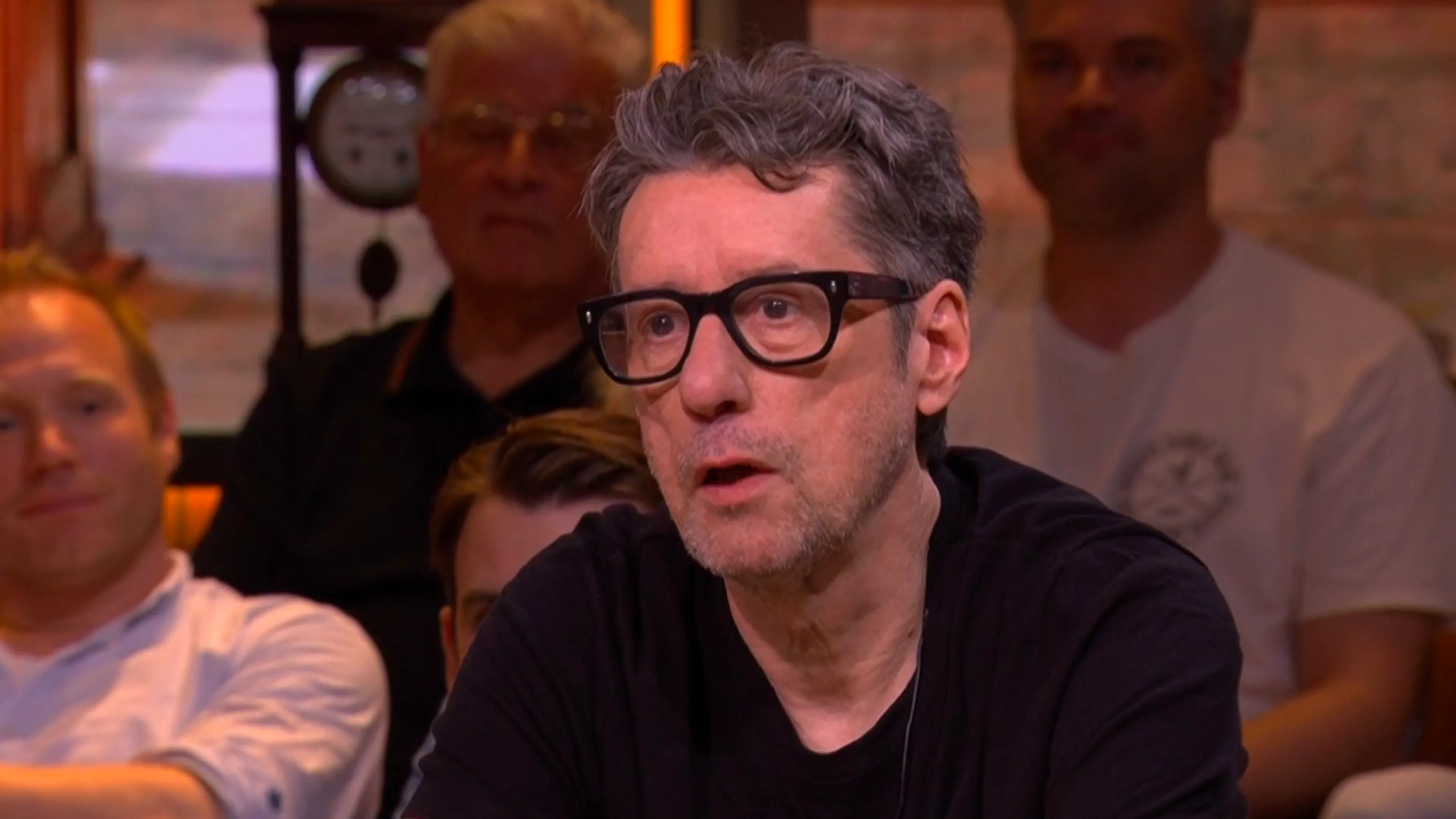 Hierom moet Herman Brusselmans zijn haar weer laten groeien