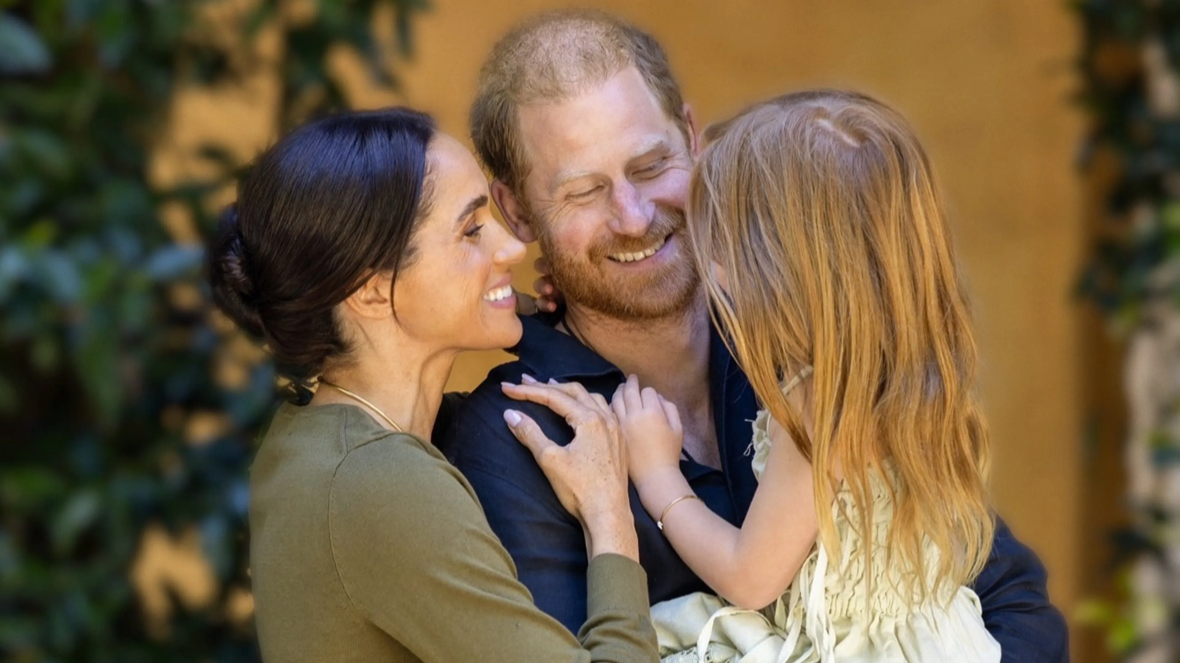 Harry en Meghan delen zeldzame vakantiefoto's met kids op Europese trip