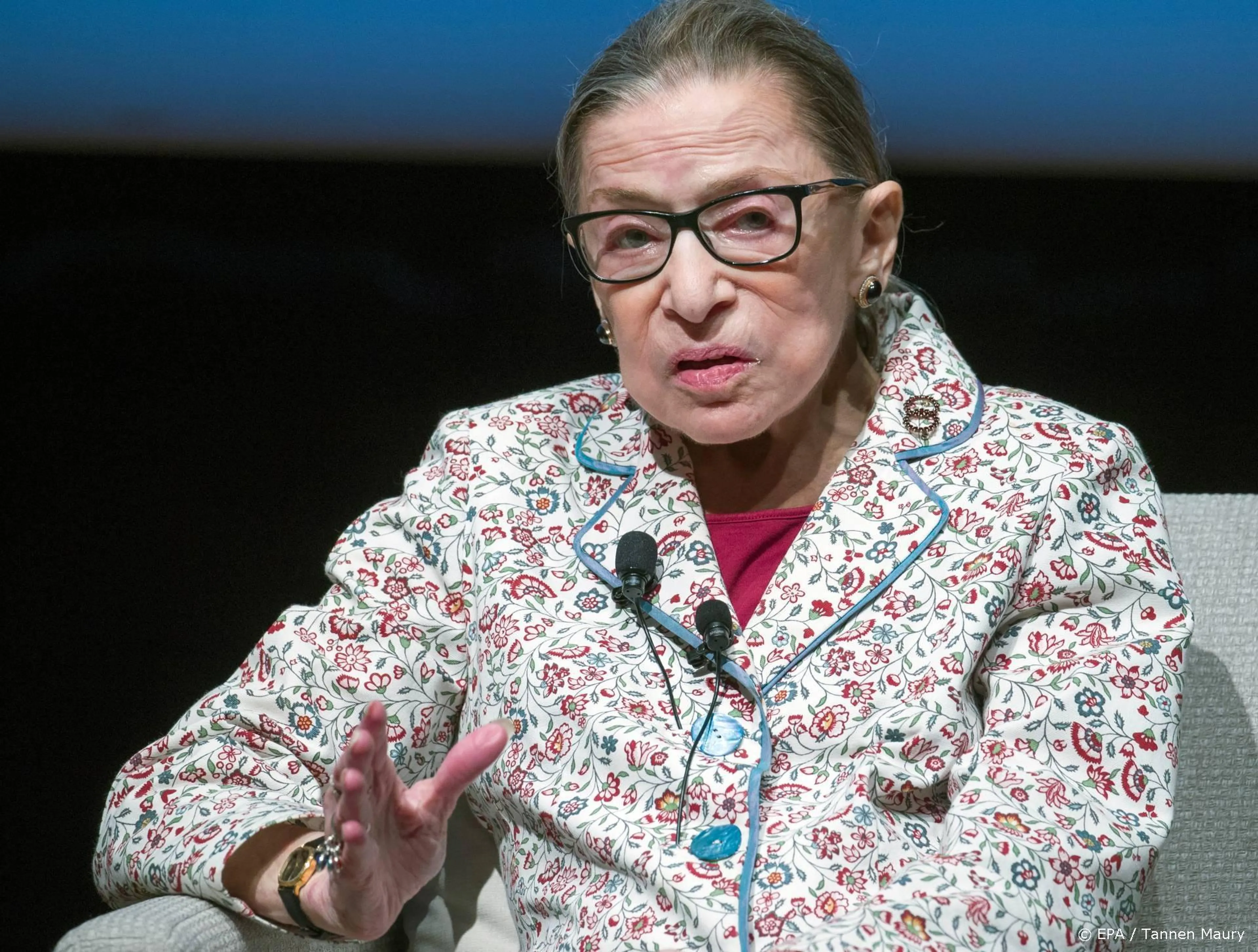 Oprah Winfrey bidt voor overleden Ruth Bader Ginsburg