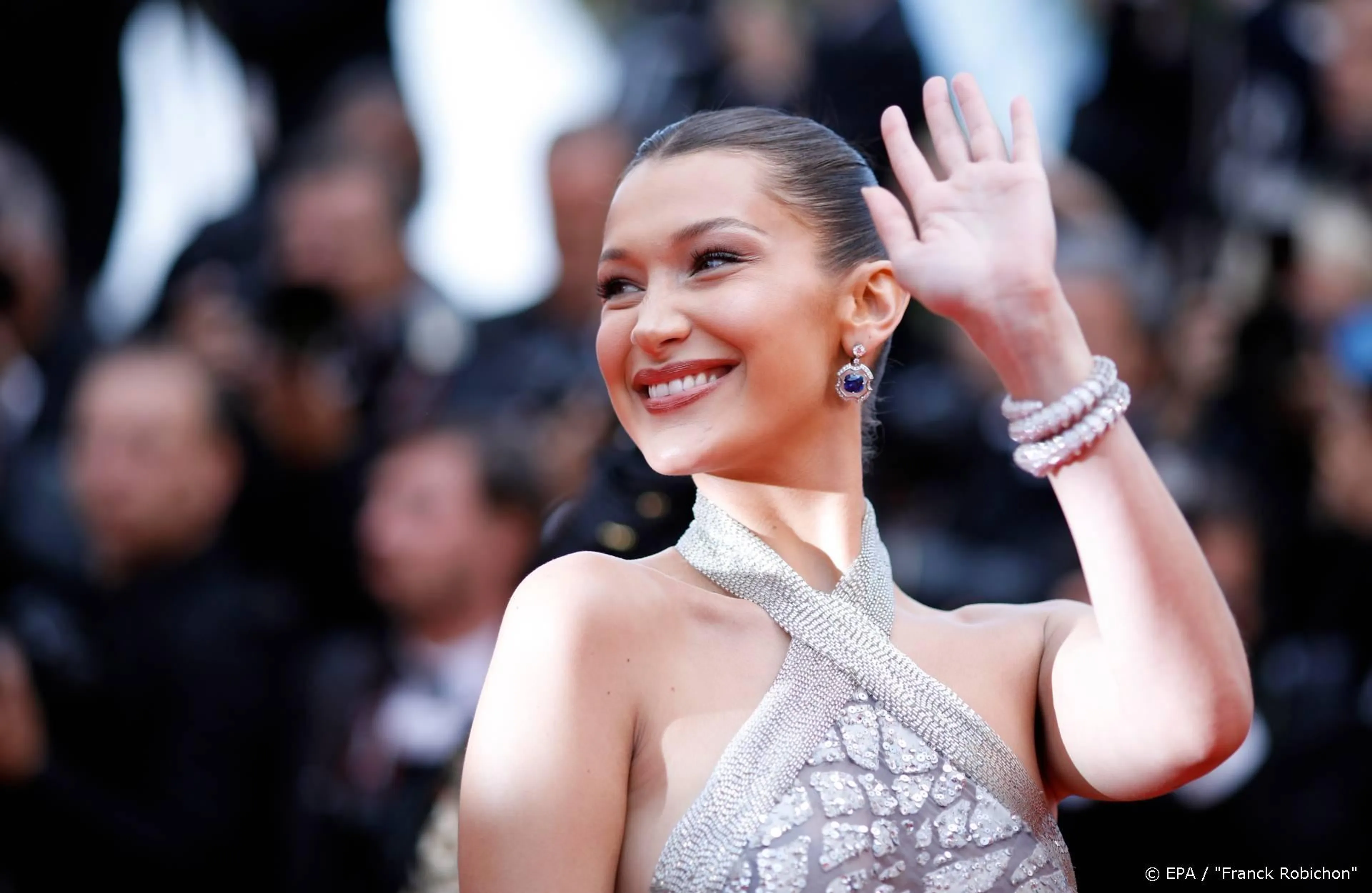 Instagram biedt Bella Hadid excuses aan na verwijderen post