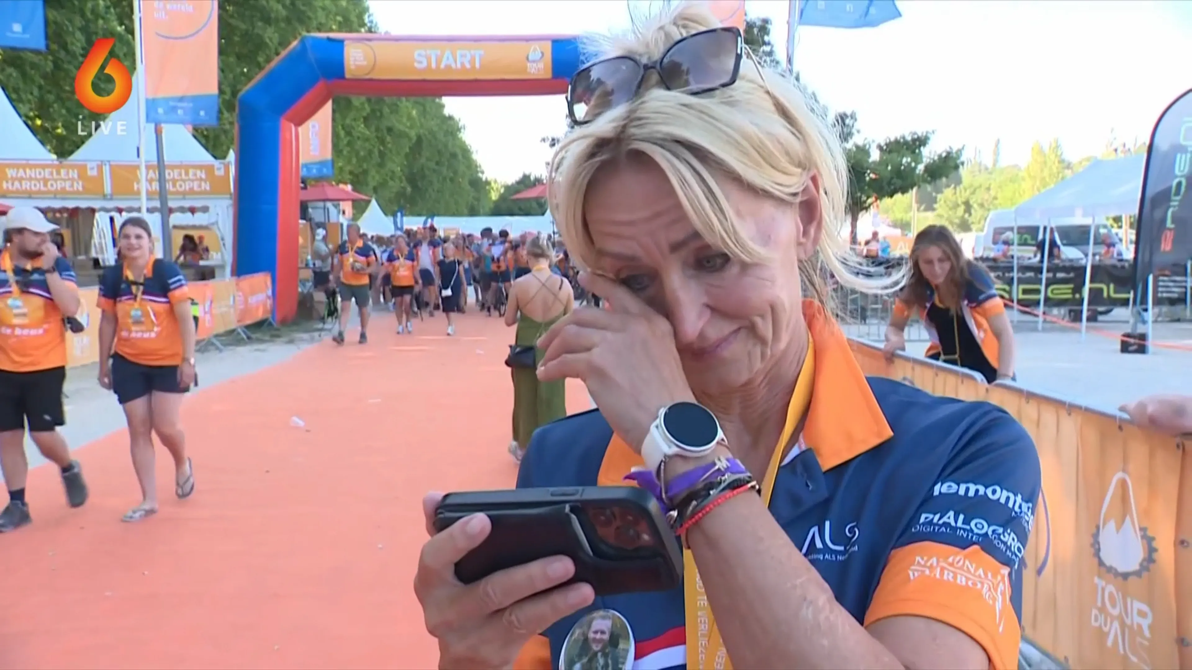 Natasja Froger in tranen bij Tour du ALS na videoboodschap René