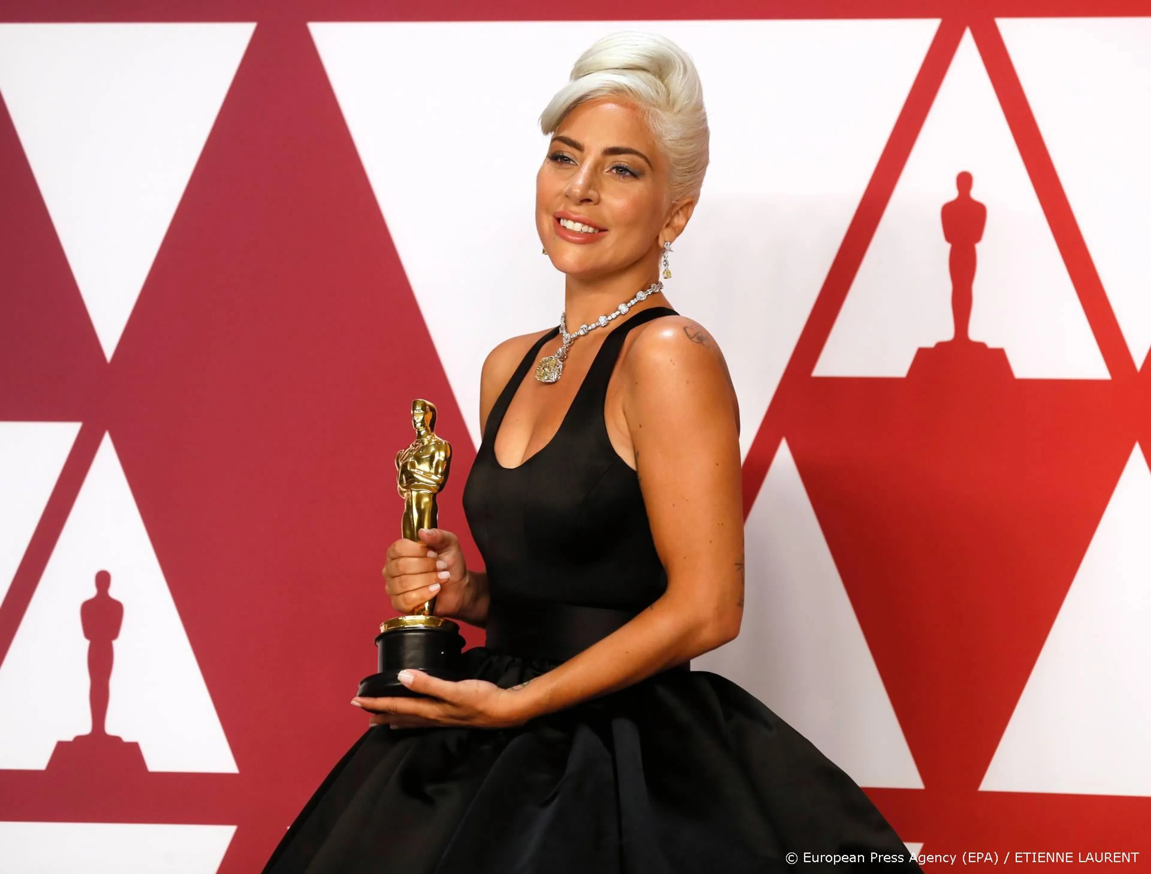 Lady Gaga zingt volkslied bij inauguratie Joe Biden
