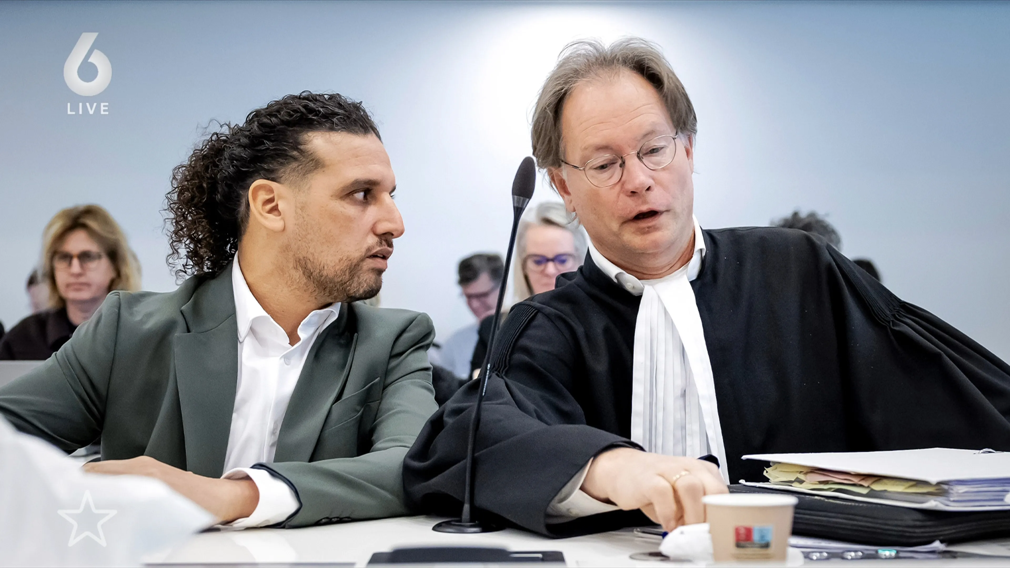In welke talkshow gaat Ali B voor het eerst zijn verhaal in de media doen?