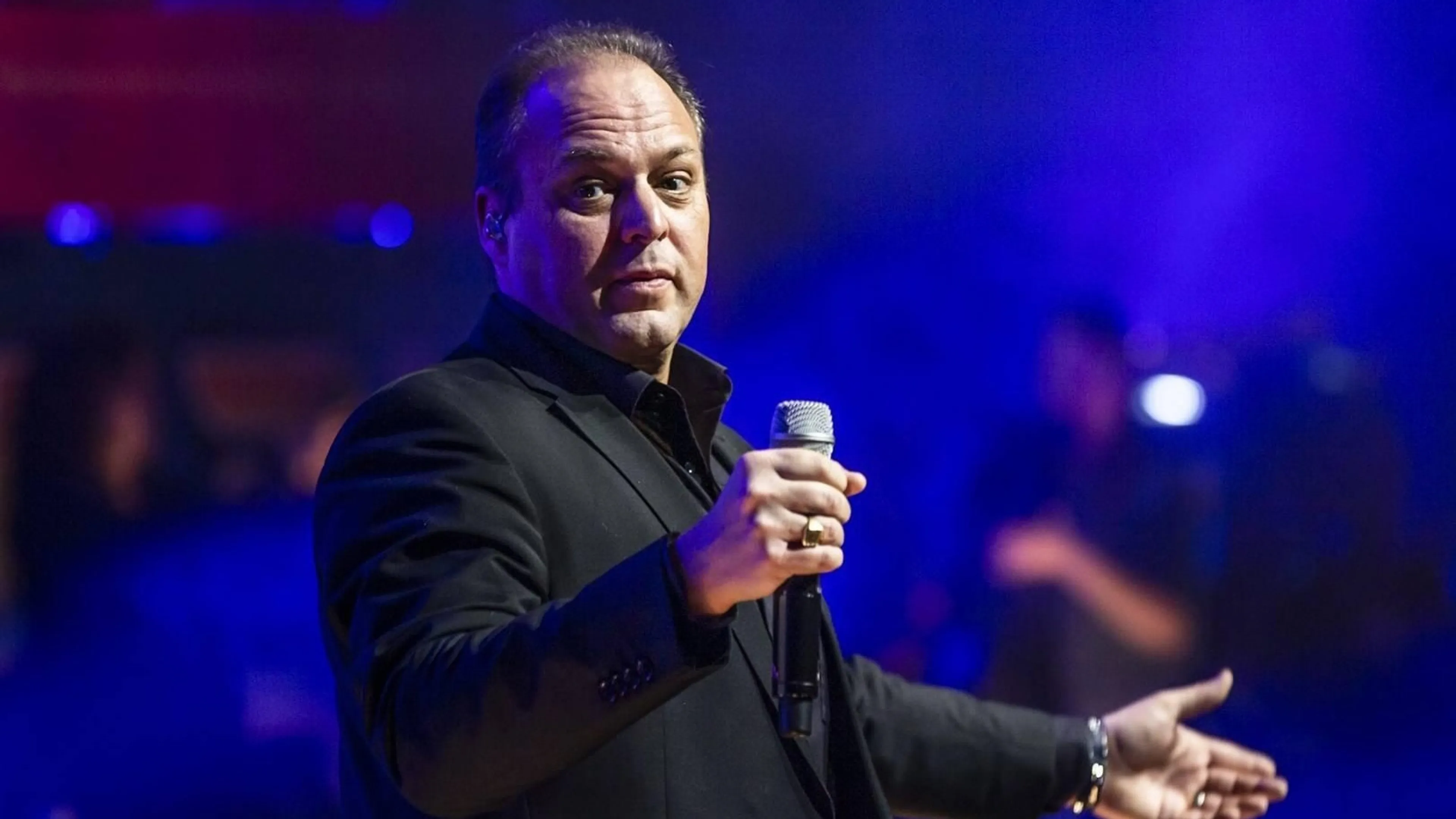 Frans Bauer zegt sorry voor wit bolletje met ei als ontbijt