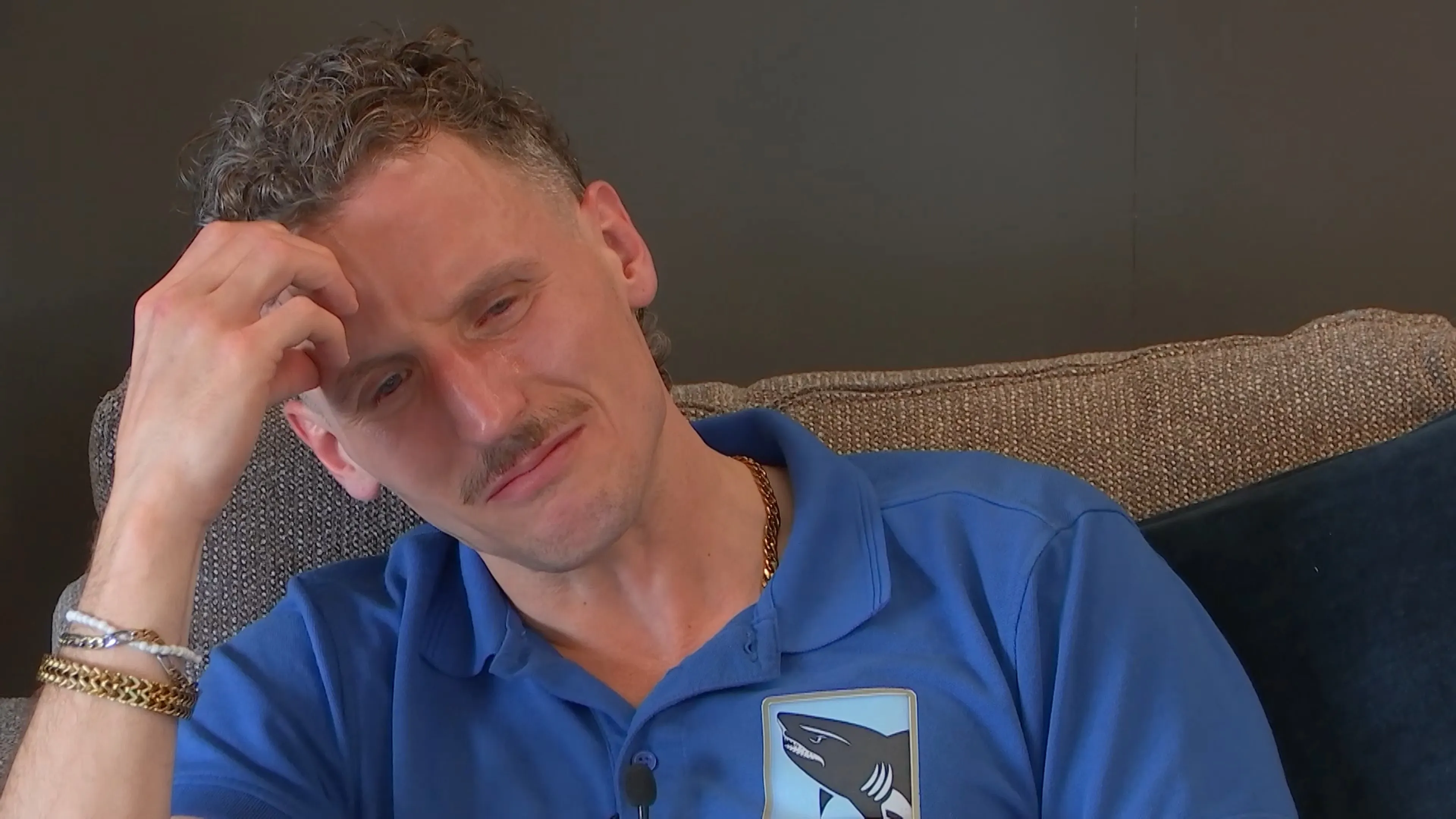 Roland geëmotioneerd tijdens gesprek met ouders: ‘Ben er kapot van’