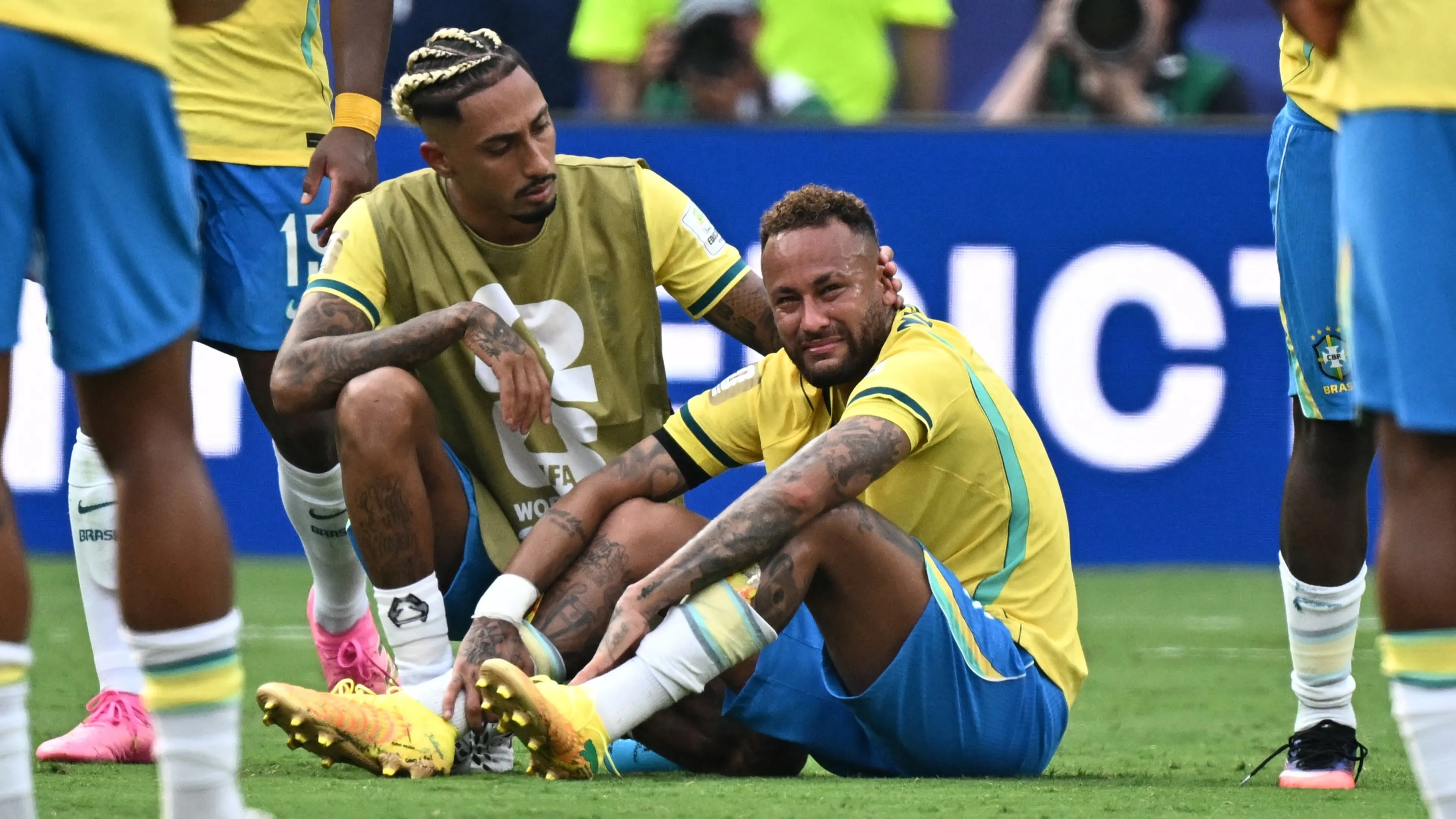 Vader Neymar moedigt zoon aan na emotioneel WK-verlies