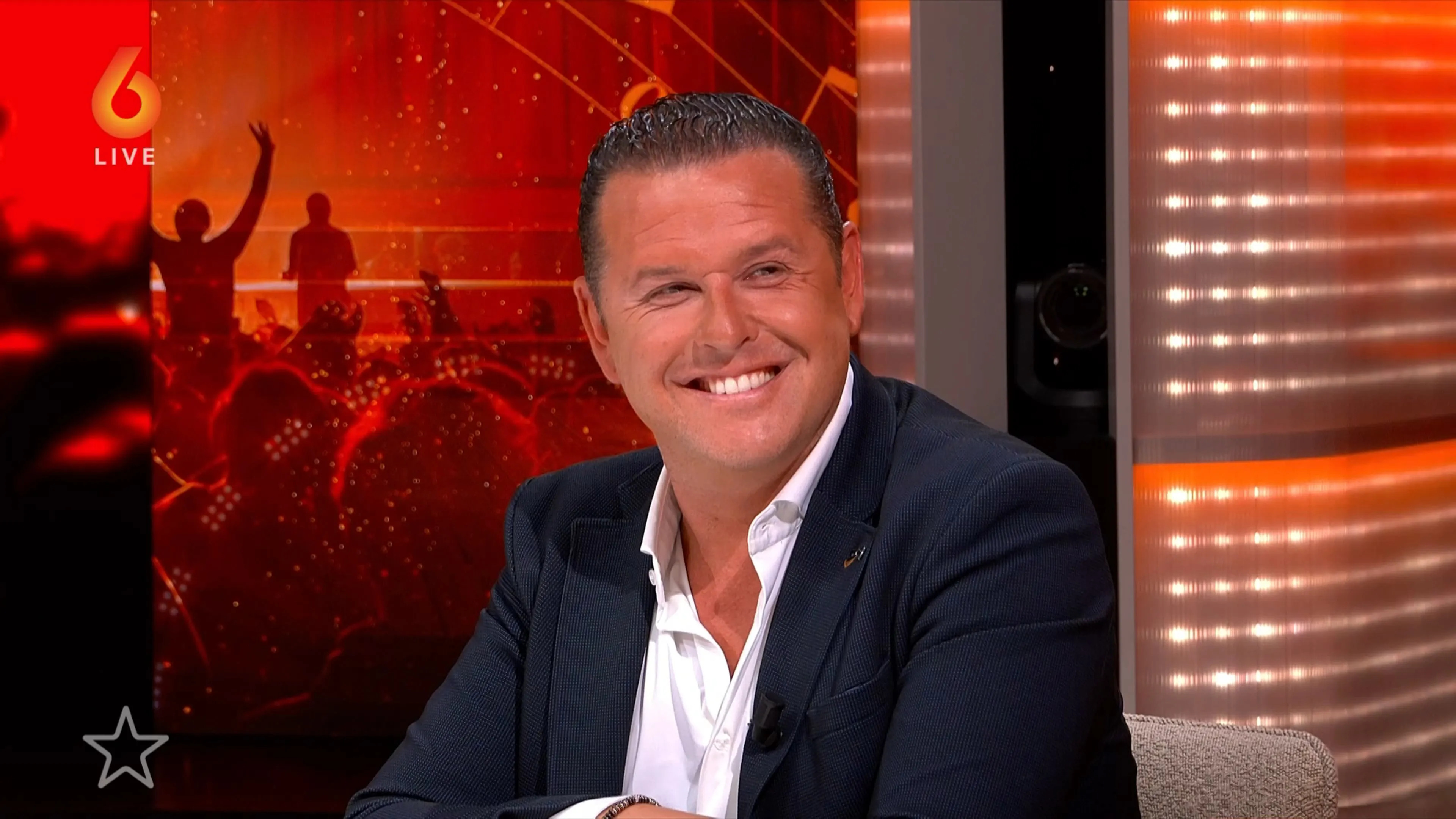 John West vertelt in Shownieuws over zijn jubileum, Ahoy en trouwen