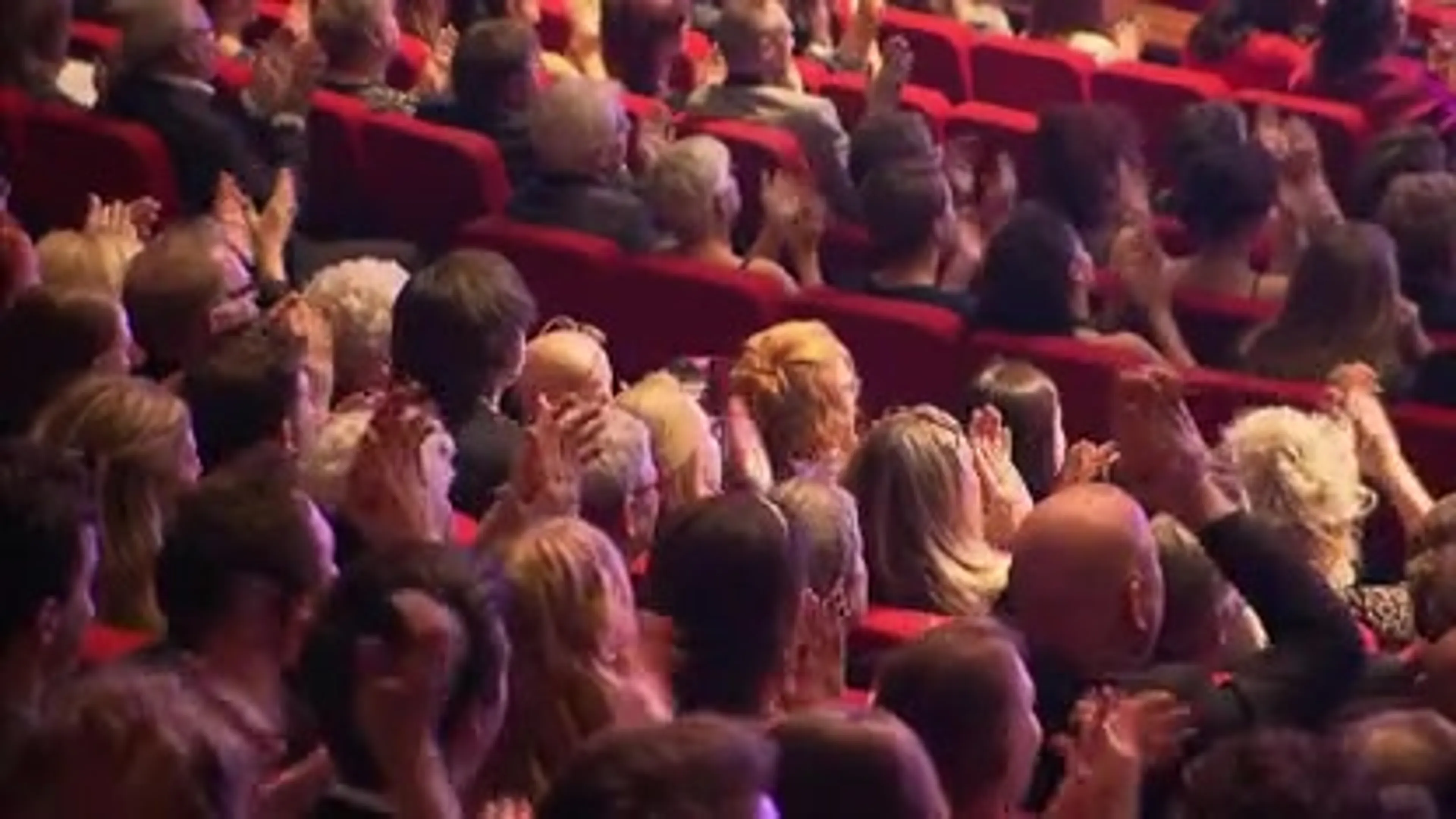 Joop van den Ende reikt 'Beste Amateur Musical Award' uit!
