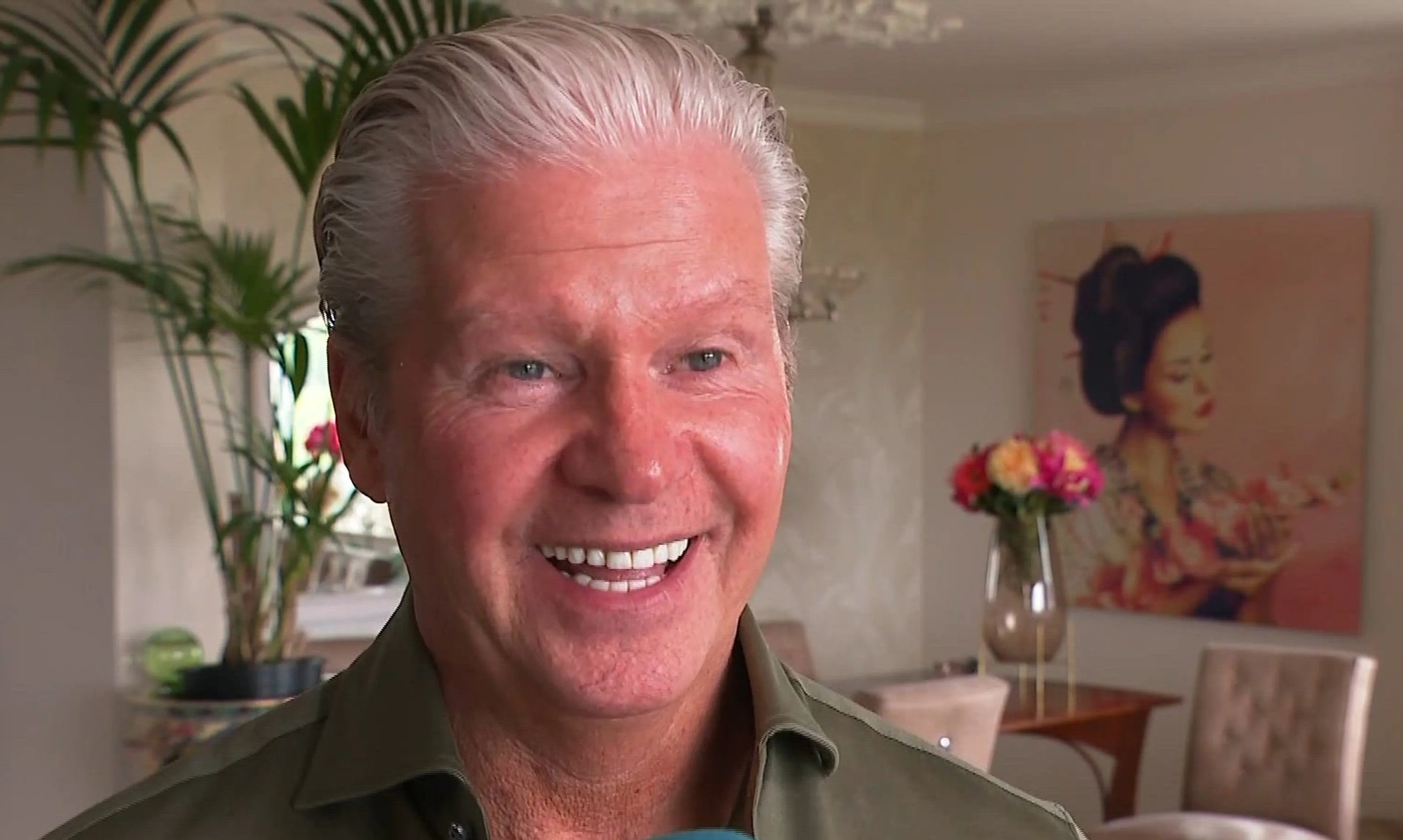 Dries Roelvink verbreekt regel bij stembureau: 'Mag niet'