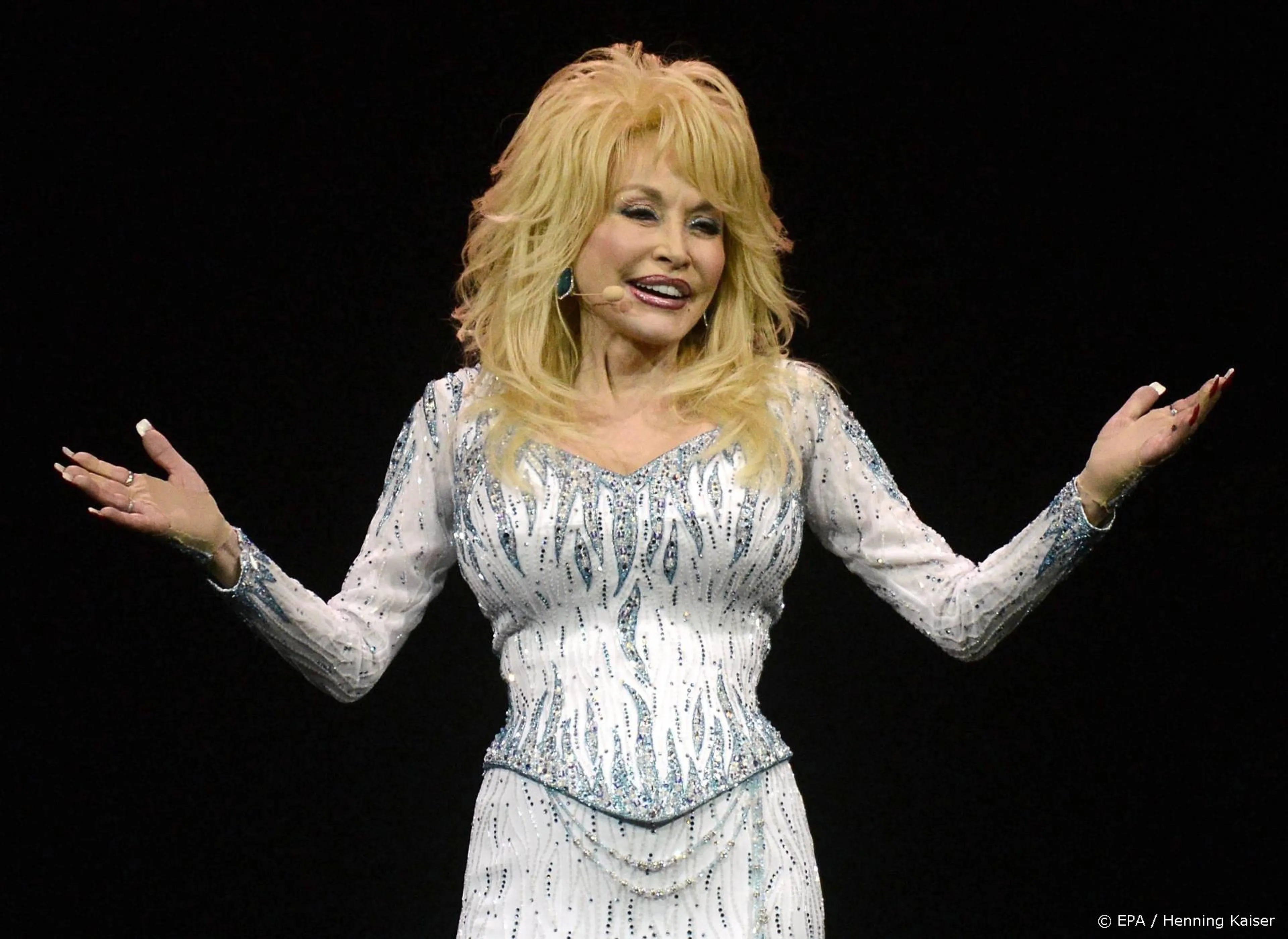 Dolly Parton brengt nieuwe versie van 9 to 5 uit 