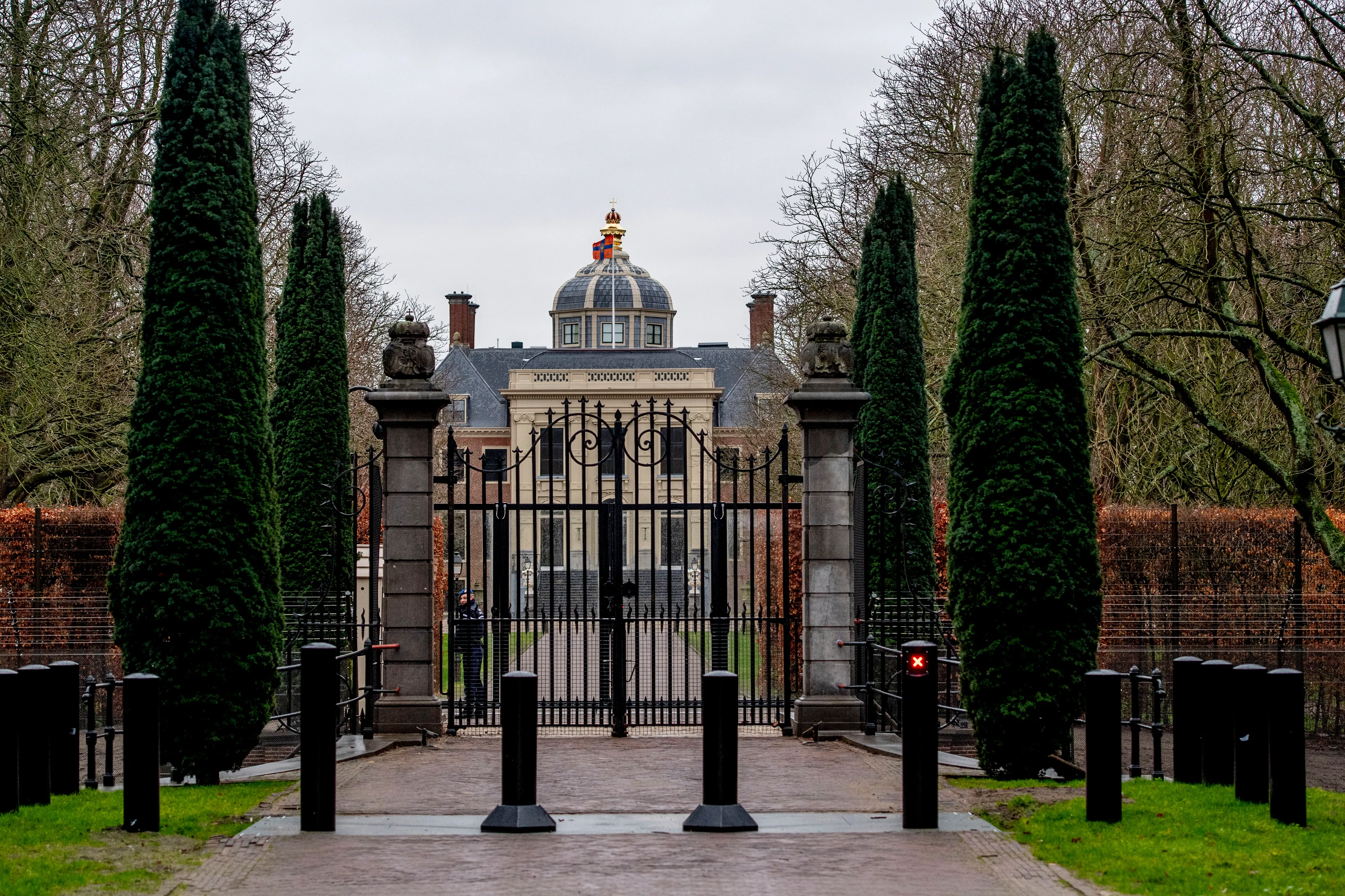 Kerstbomen Noordeinde en Huis ten Bosch naar Diergaarde Blijdorp
