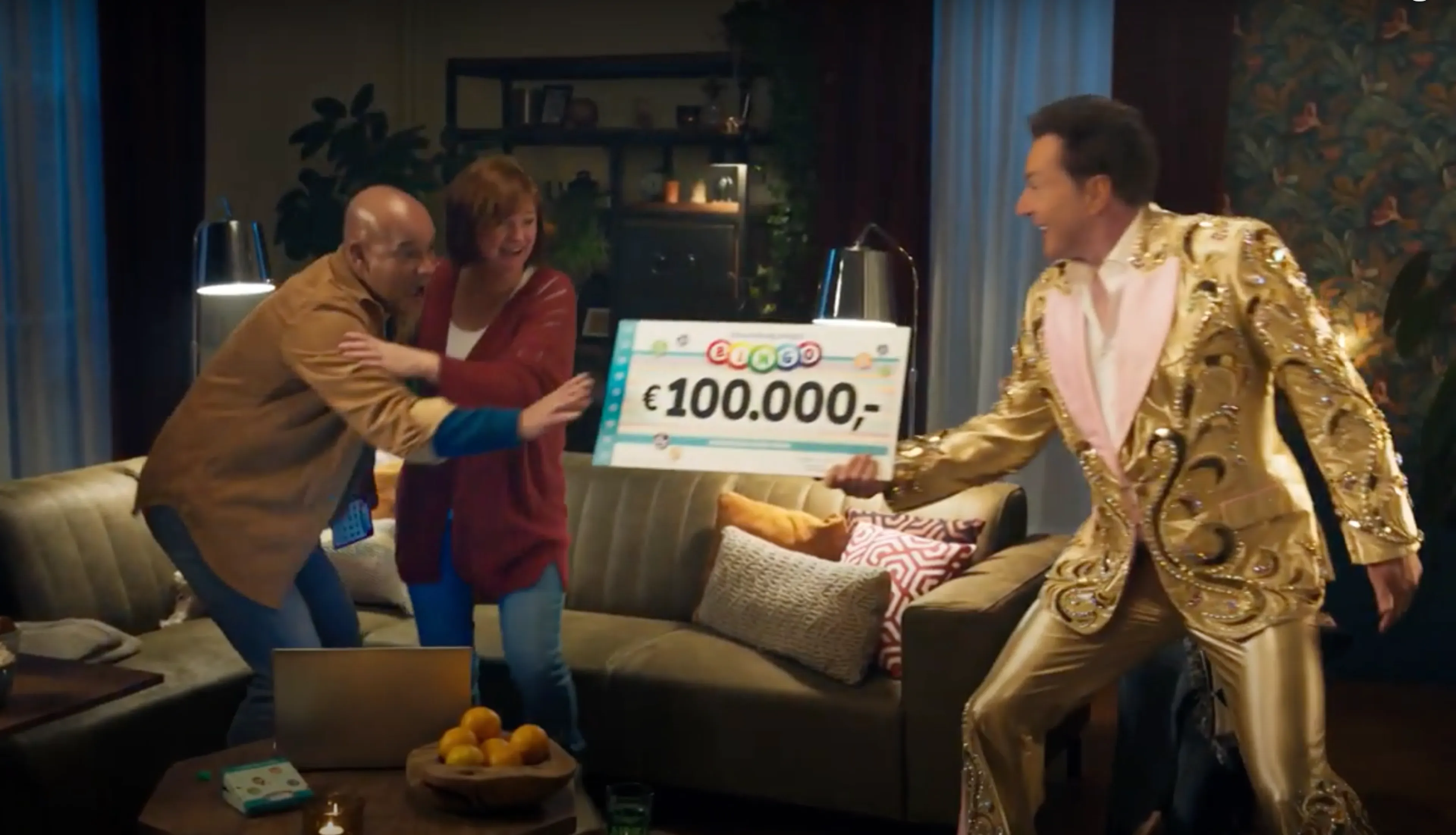 ZING MEE: Gerard Joling giet klassieker in speciaal BINGO-jasje