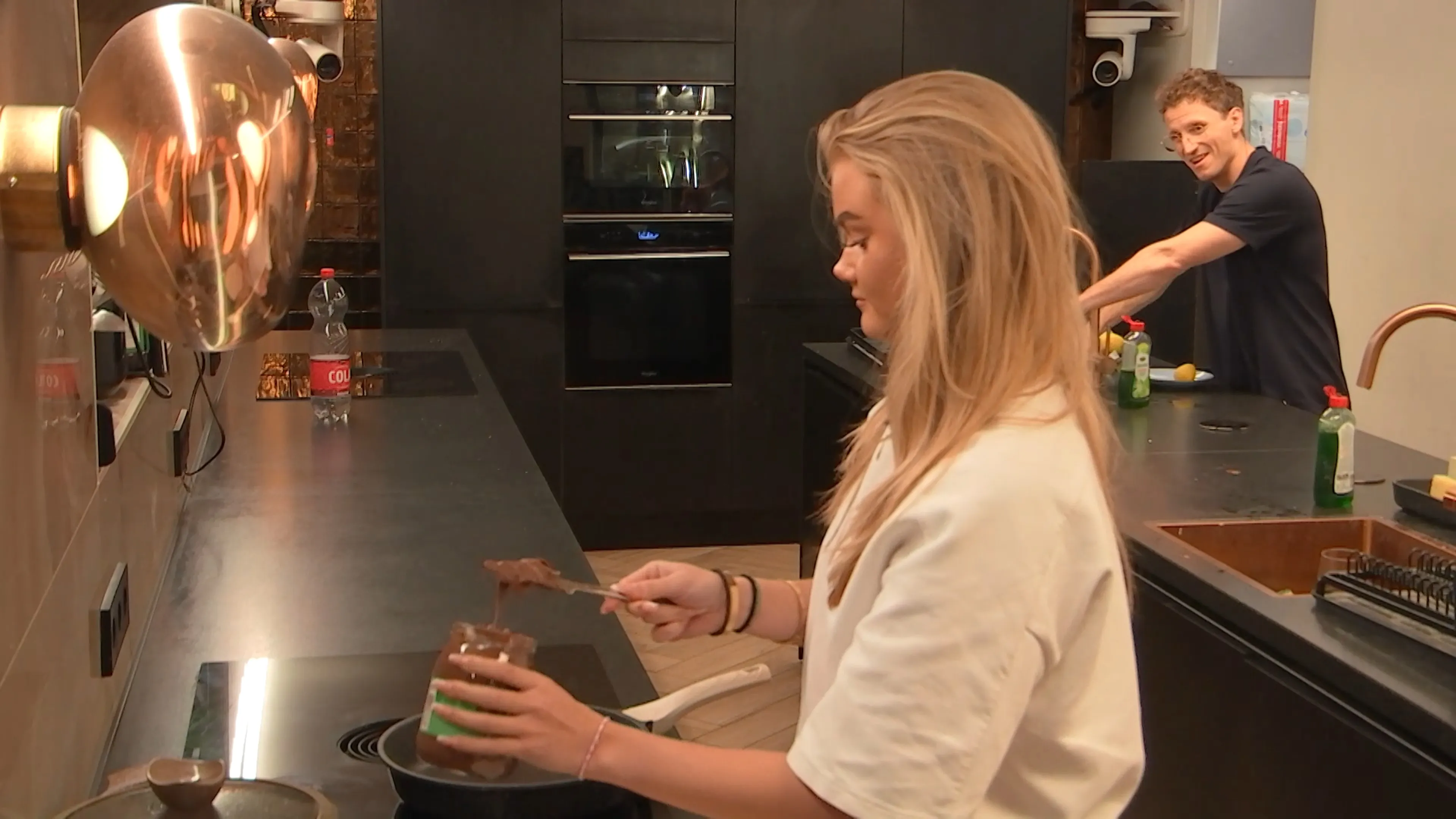 Ongemakkelijk moment tussen Roland en Mercedes
