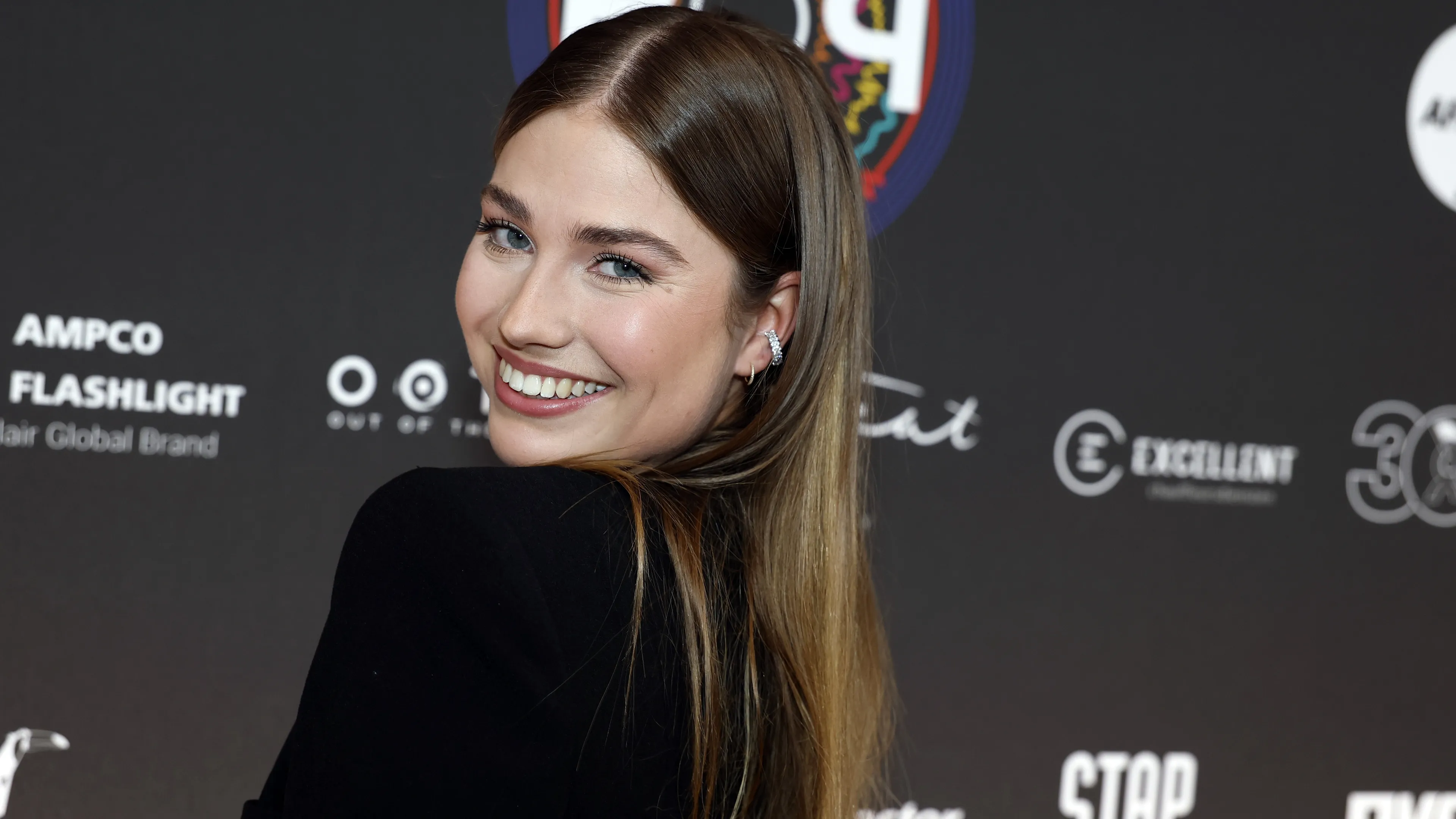 Zien: opvallende look voor Roxy Dekker