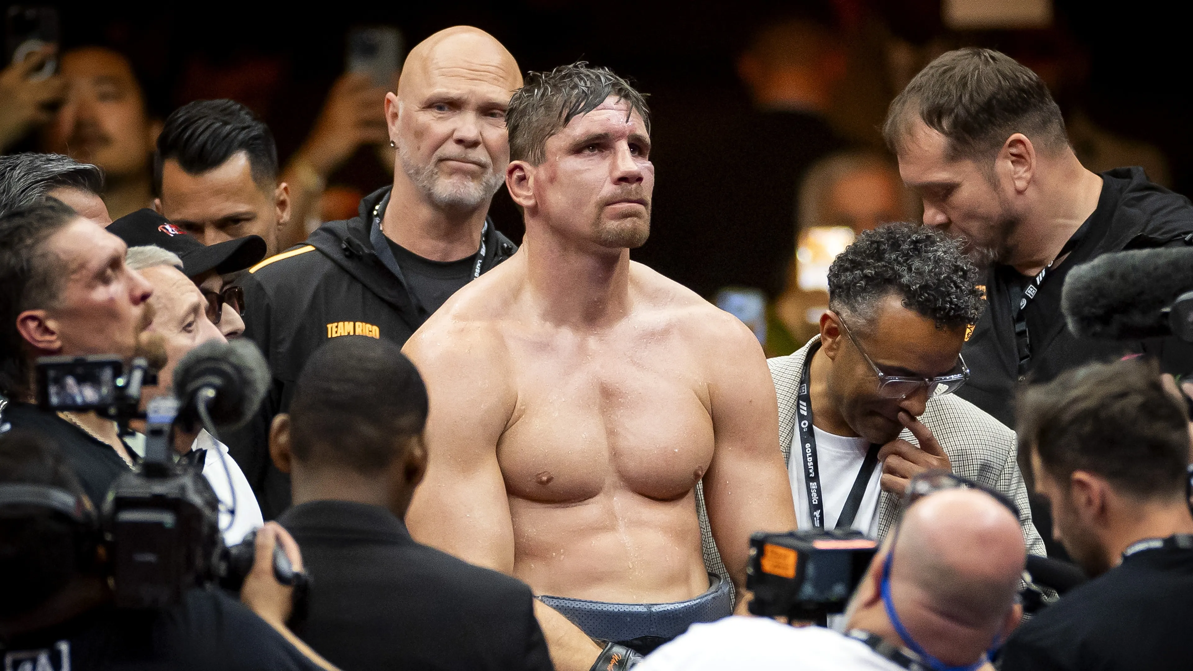 Rico Verhoeven legt zich niet neer bij 'oneerlijk' verlies: 'Laten we dit afmaken' 