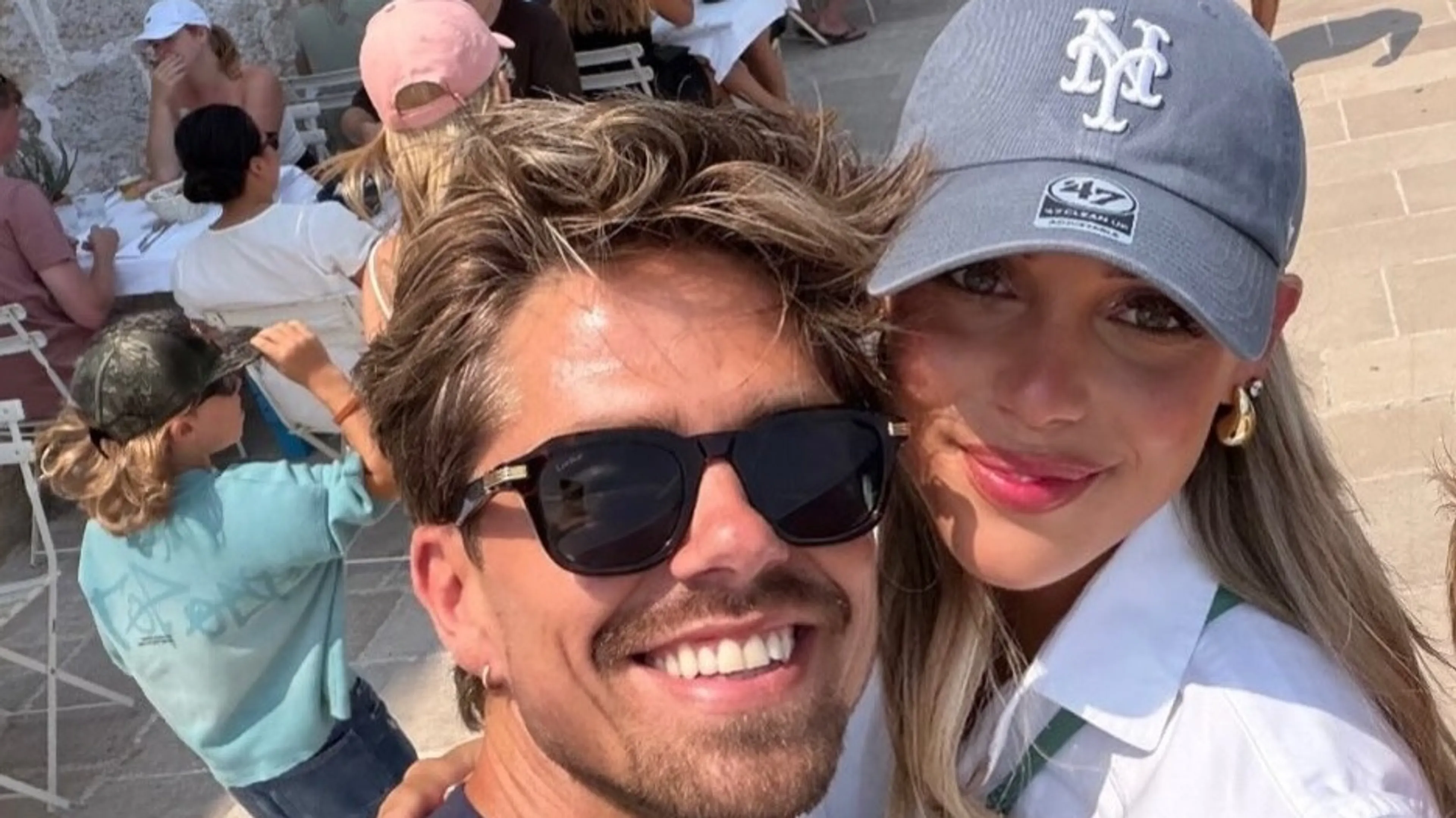 Autopech gooit roet in het eten van vakantie André Hazes en Noa Braaf