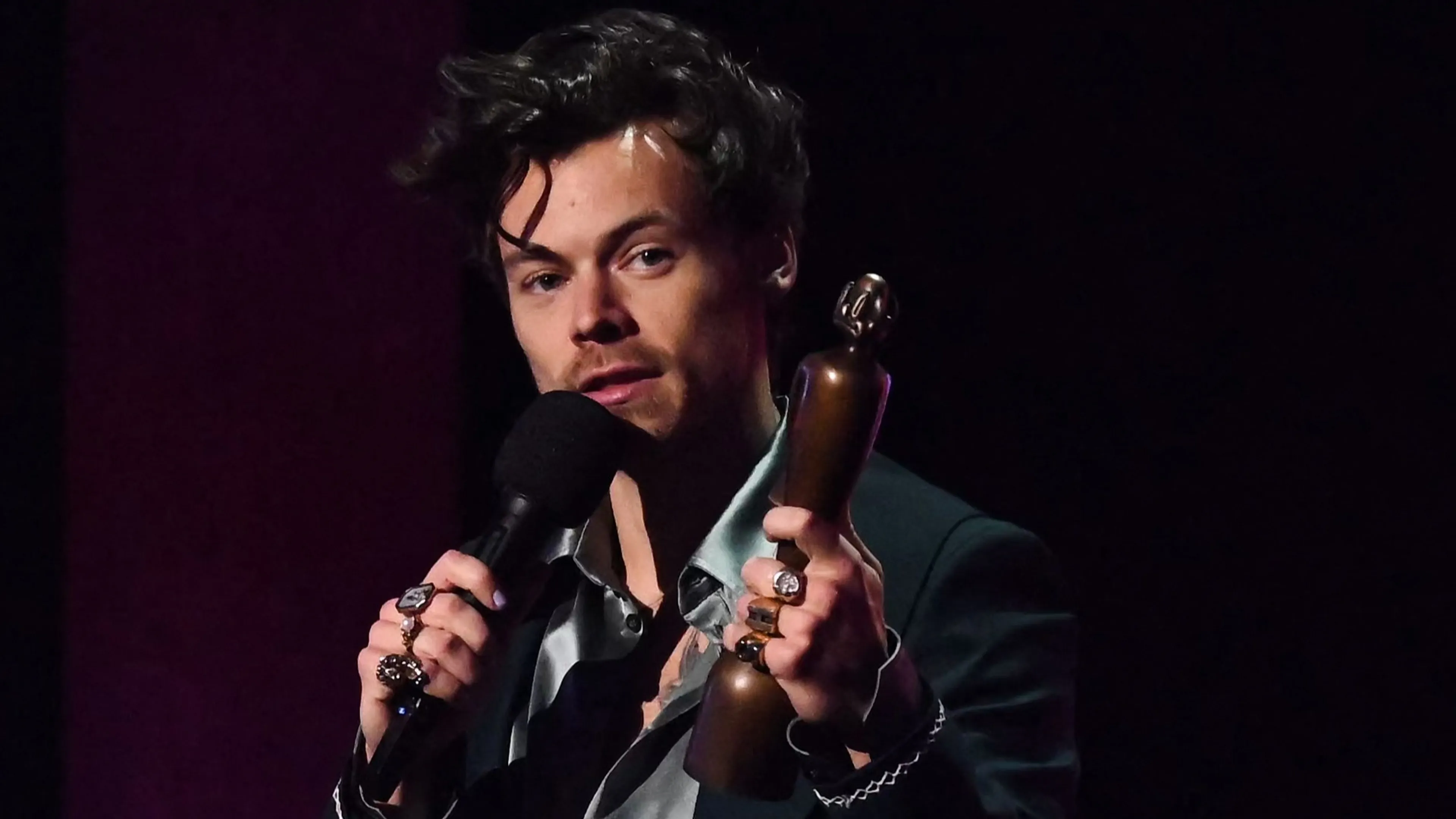 Bijzonder gebaar van Harry Styles voor zijn oude school