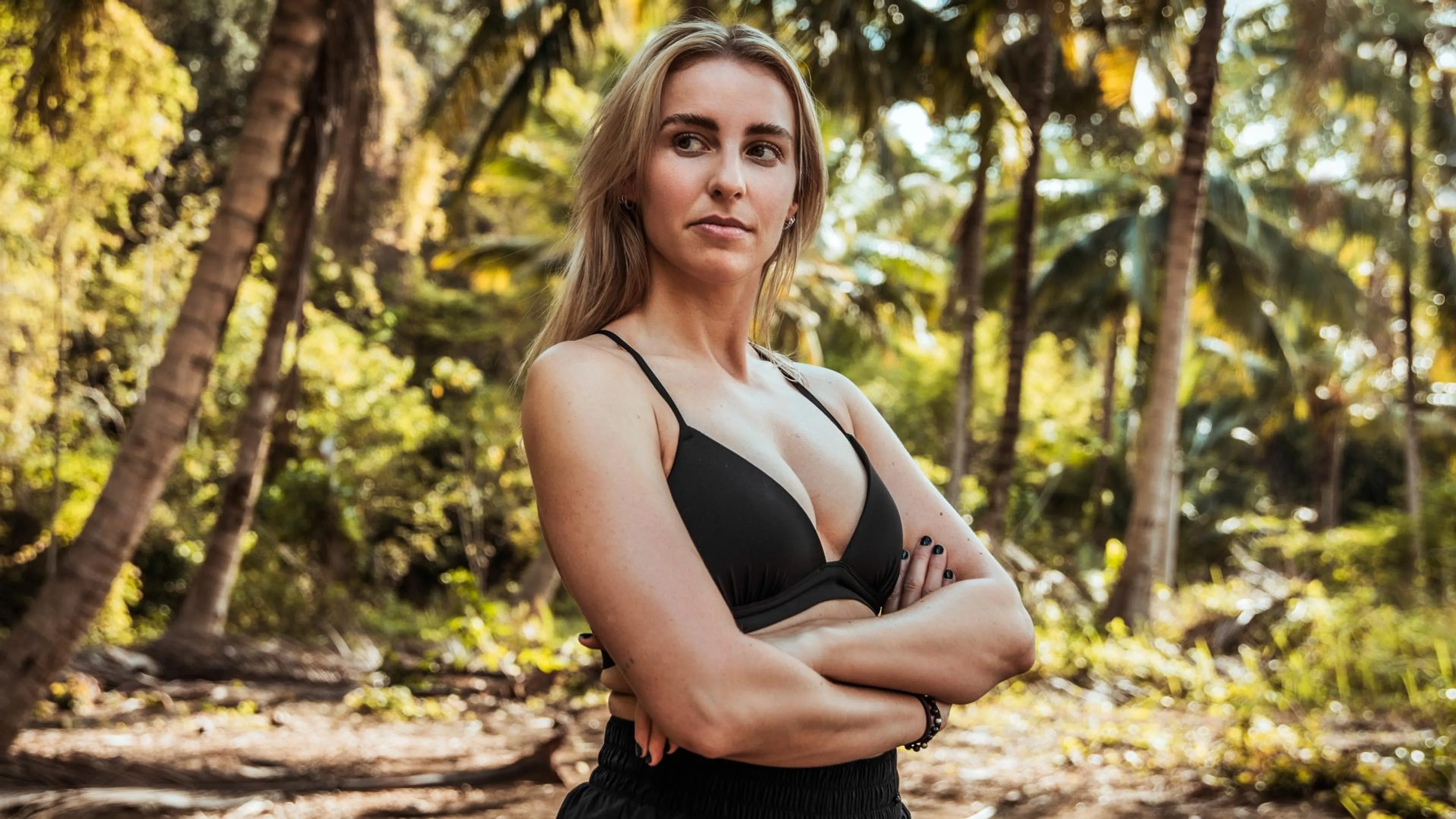 ZIEN: Expeditie-Iris stiekem naar feestje met Kamp Noord