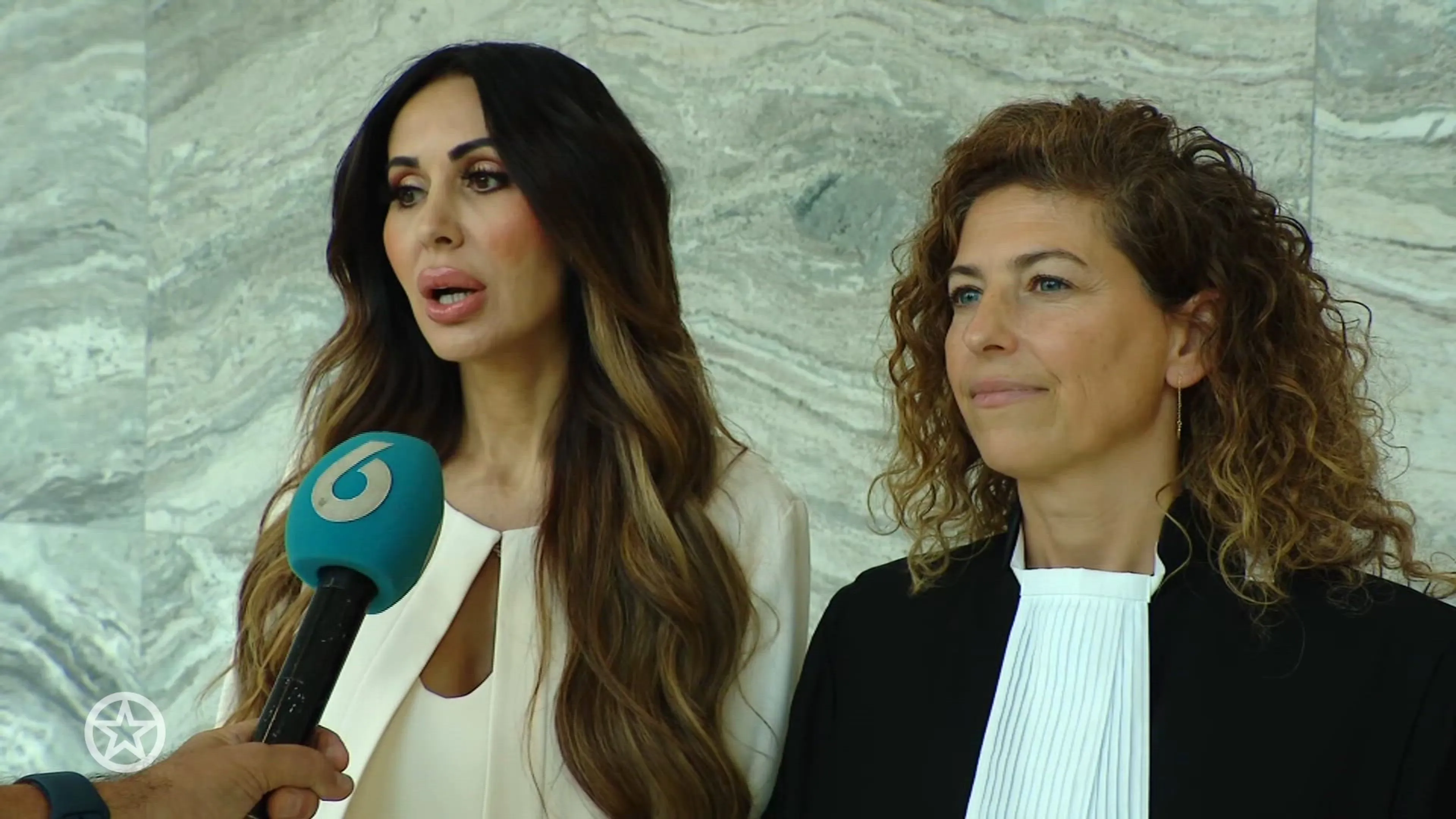 Tamara Elbaz en Elvira Penthesilea staan tegenover elkaar in rechtszaal