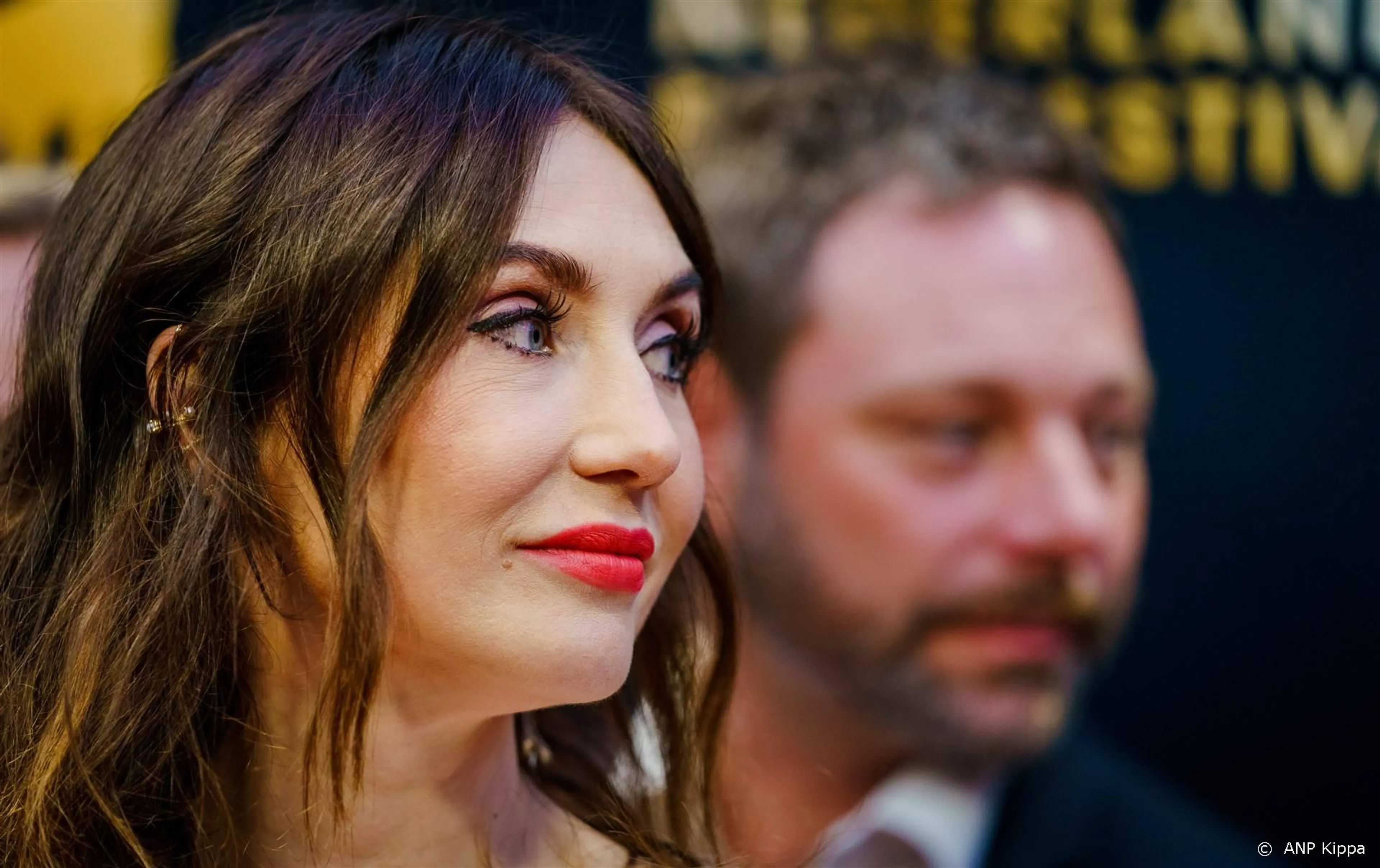 Geschrokken Carice van Houten voelt zich hulpeloos