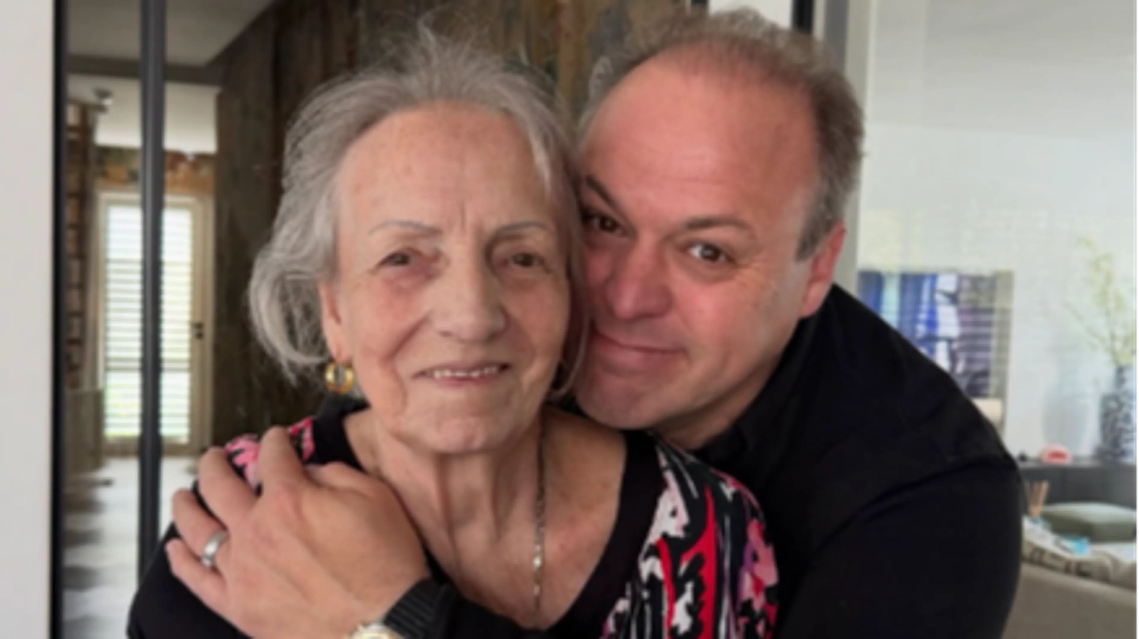 Frans Bauer emotioneel over moeder met alzheimer: 'Je laat haar een beetje los'