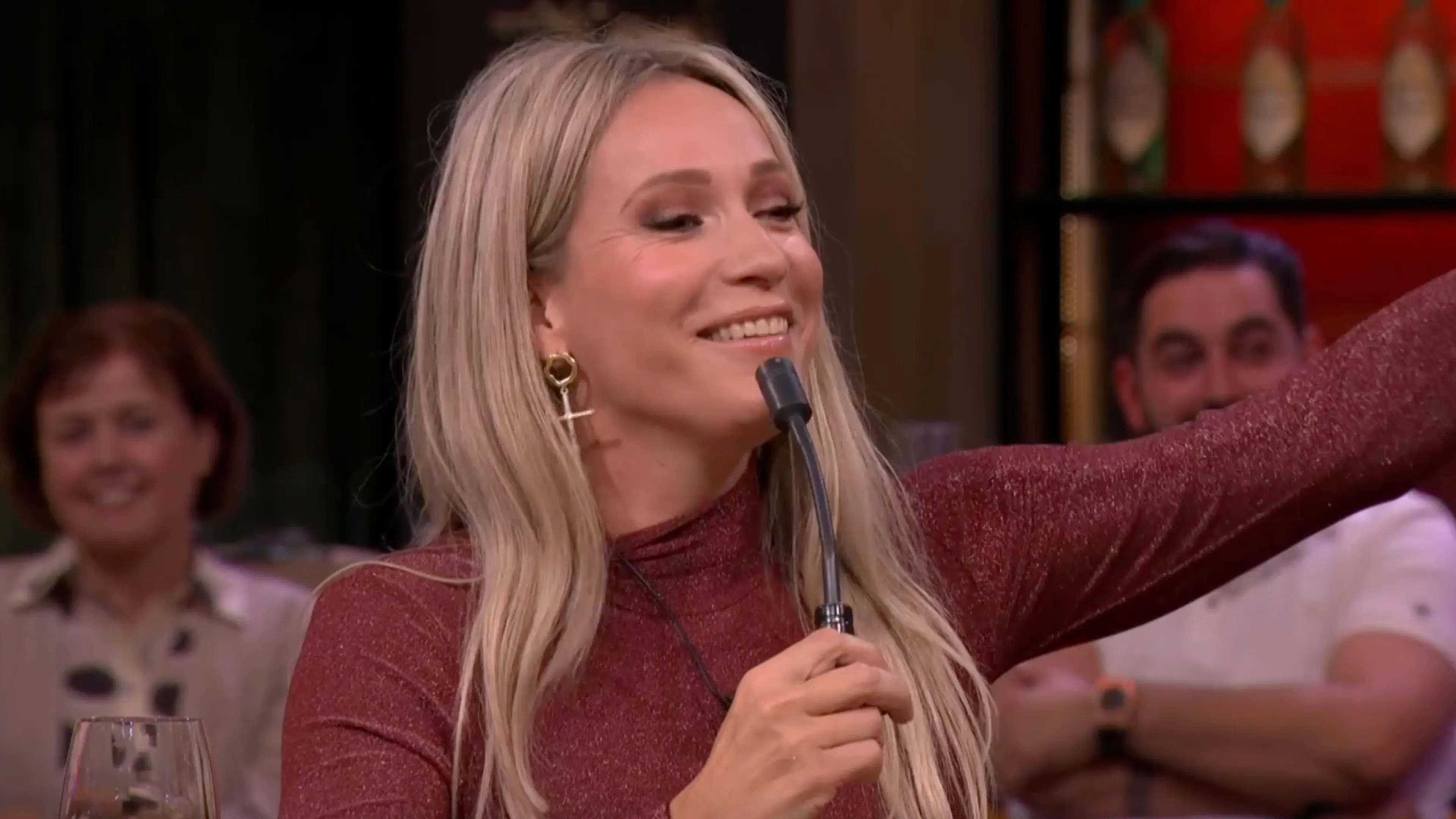 Unieke beelden: Hélène zingt live in de uitzending van Vandaag Inside!