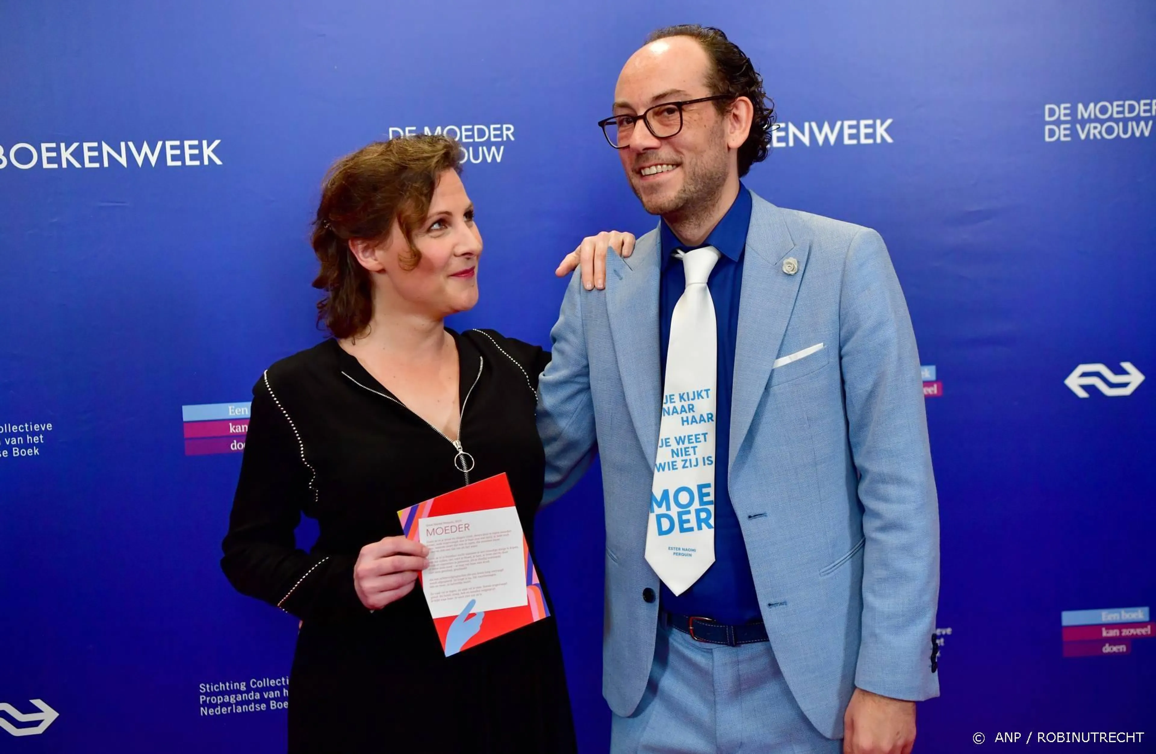 Schrijfster Ester Naomi Perquin bevalt van dochter