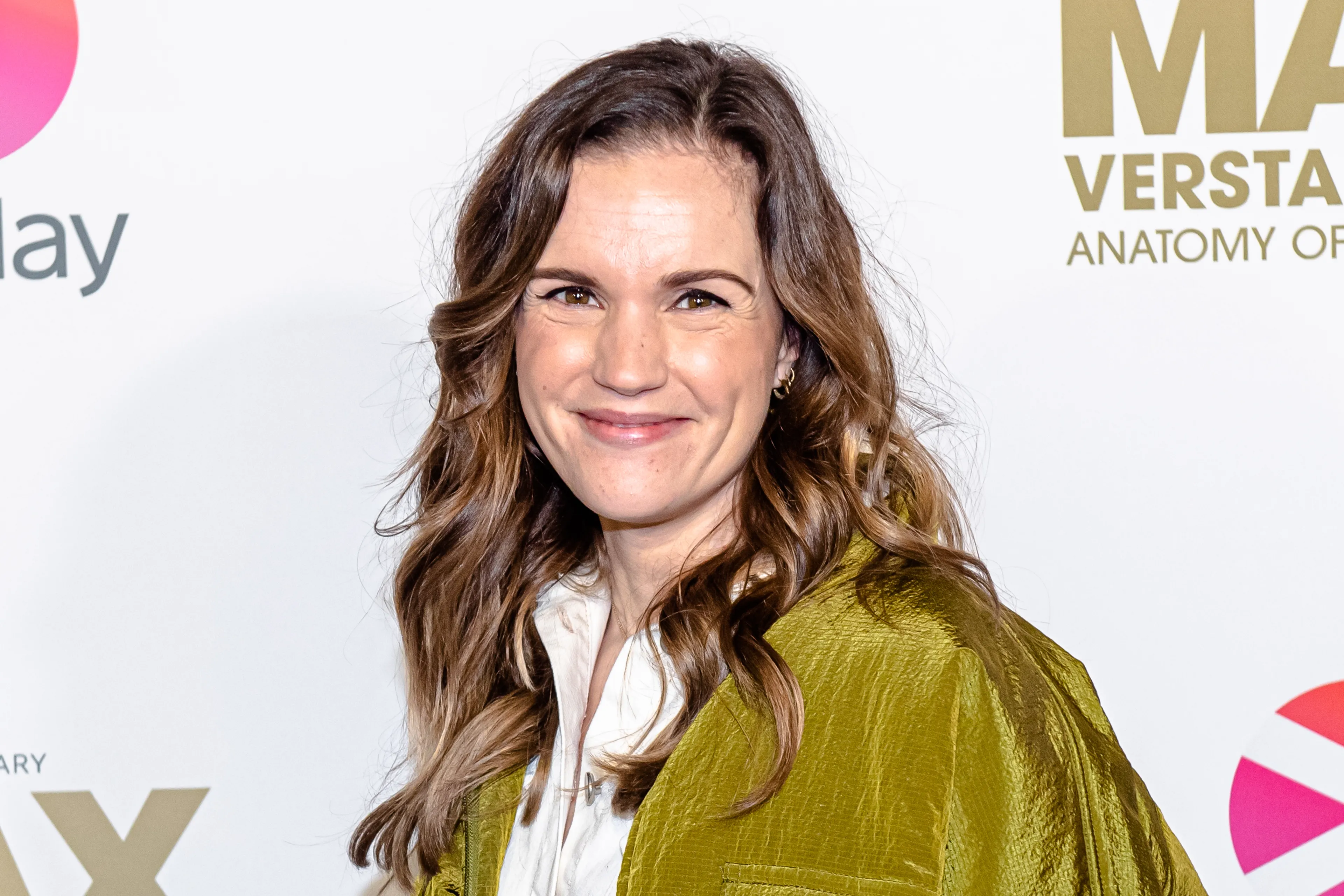 Zoontje Marly van der Velden kruipt achter het stuur